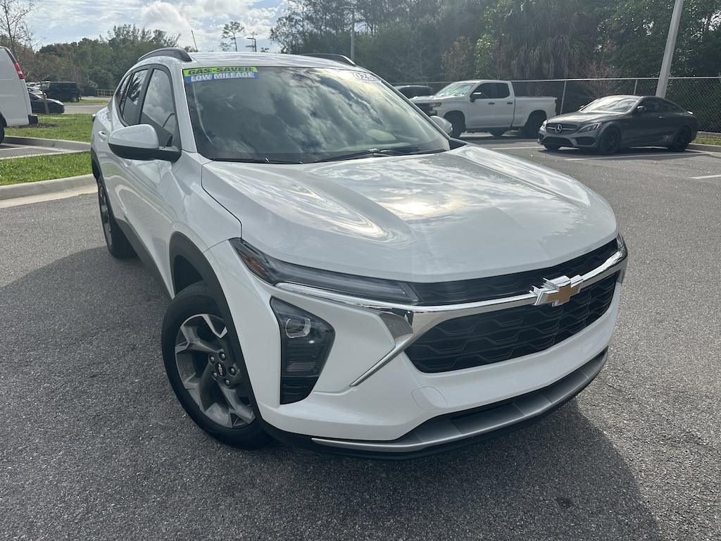 Used 2025 Chevrolet Trax LT SUV