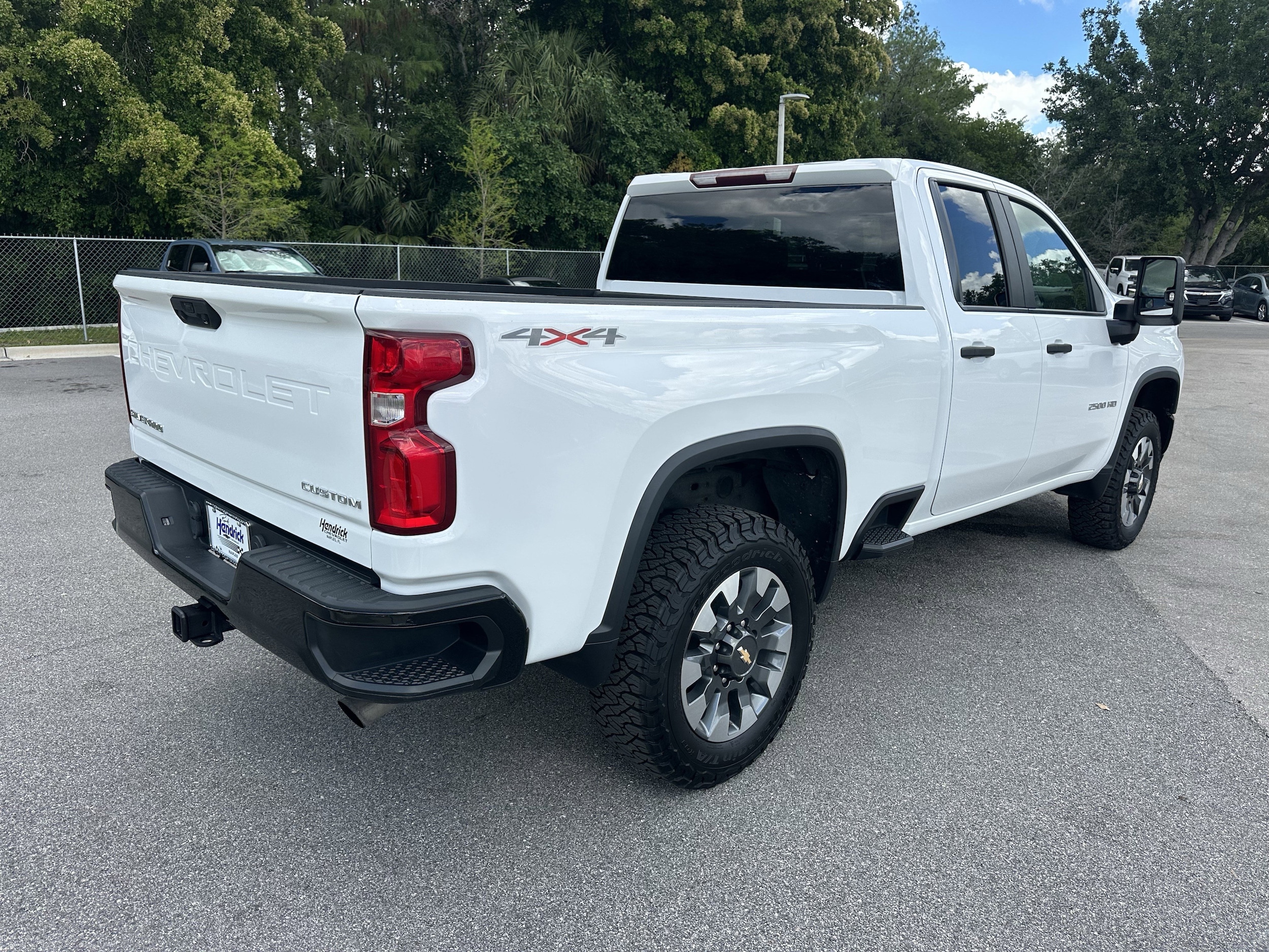 2021 Chevrolet Silverado 2500HD Custom photo 3