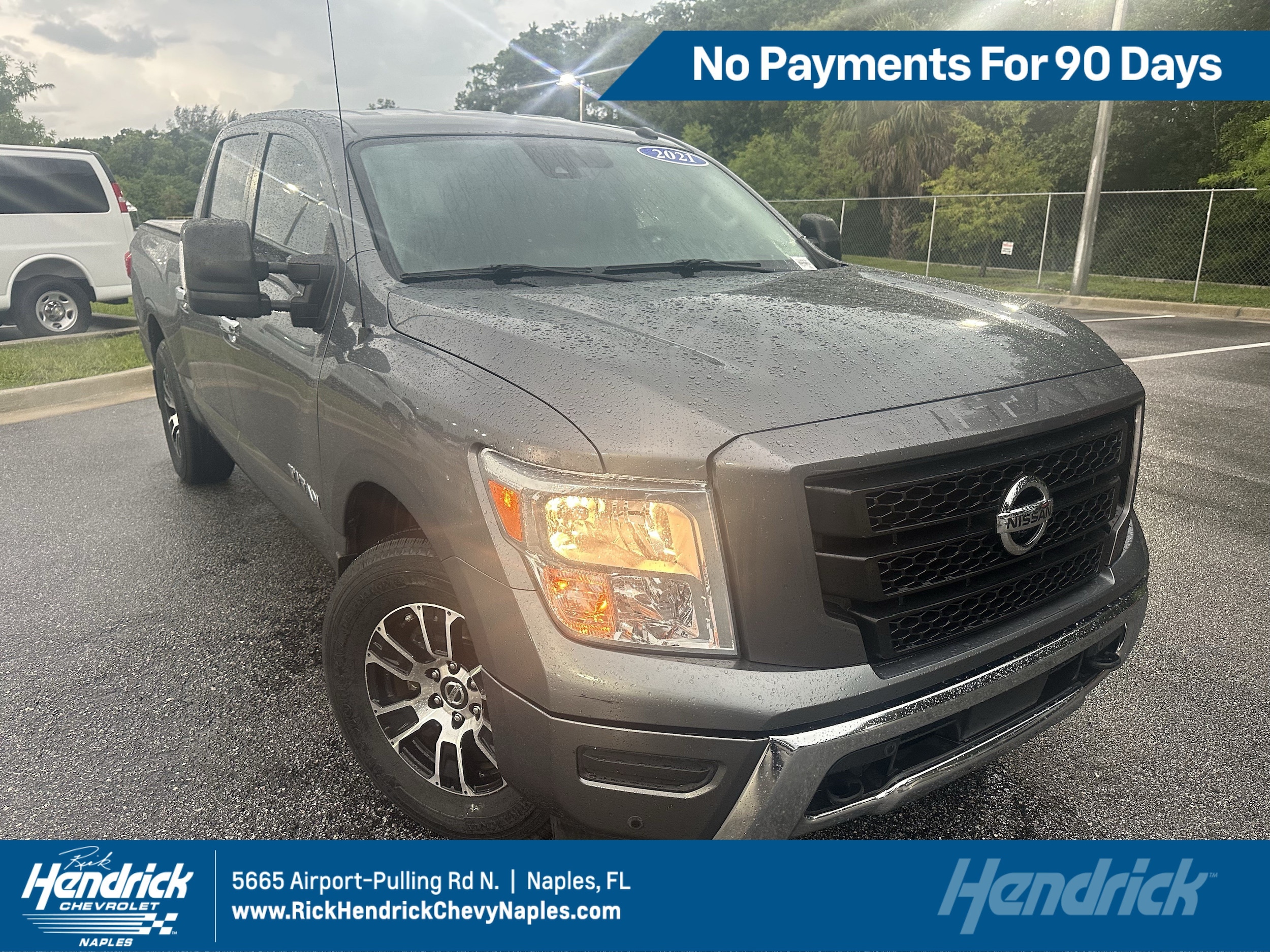 Nissan Titan SV