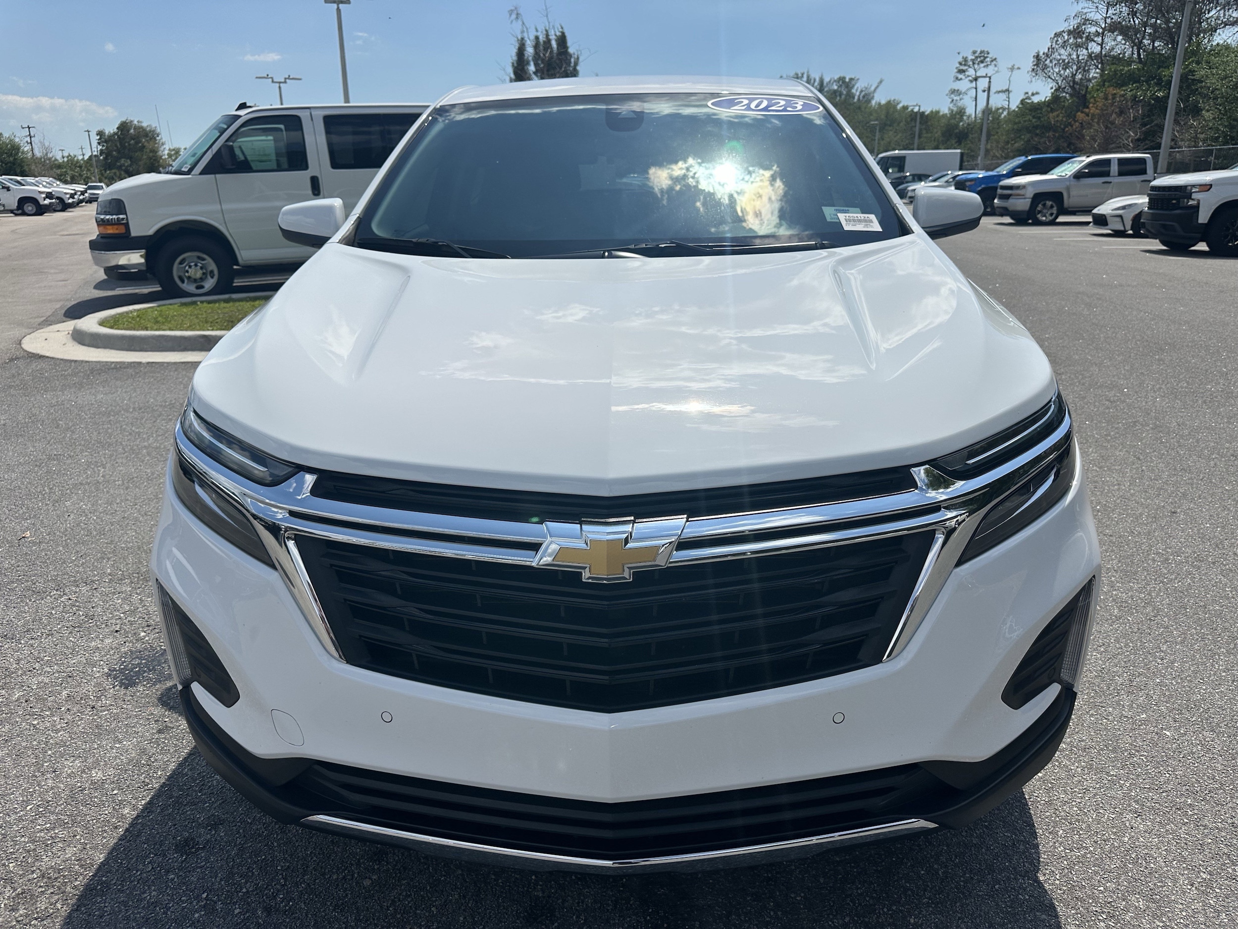 2023 Chevrolet Equinox LT photo 2