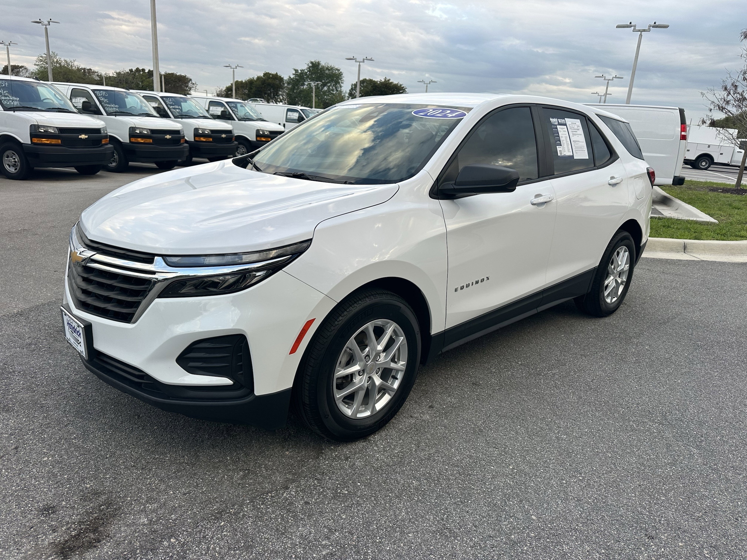 2024 Chevrolet Equinox LS photo 4