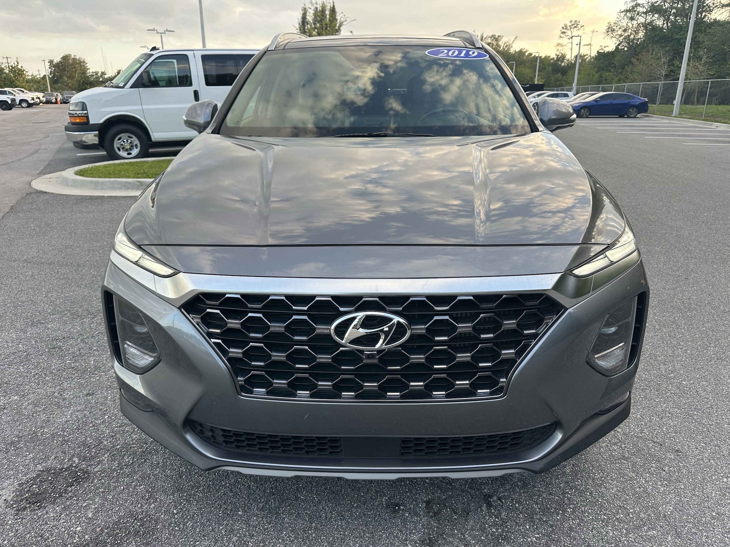 2019 Hyundai Santa Fe Ultimate photo 2