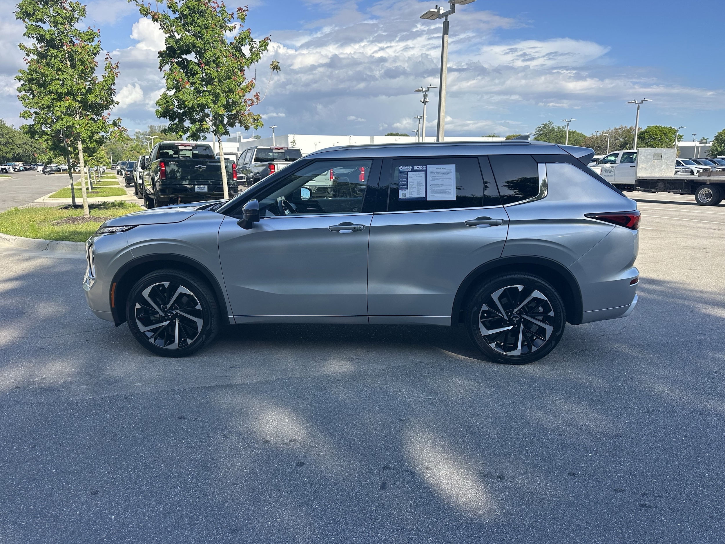 2022 Mitsubishi Outlander SEL Special Edition photo 4