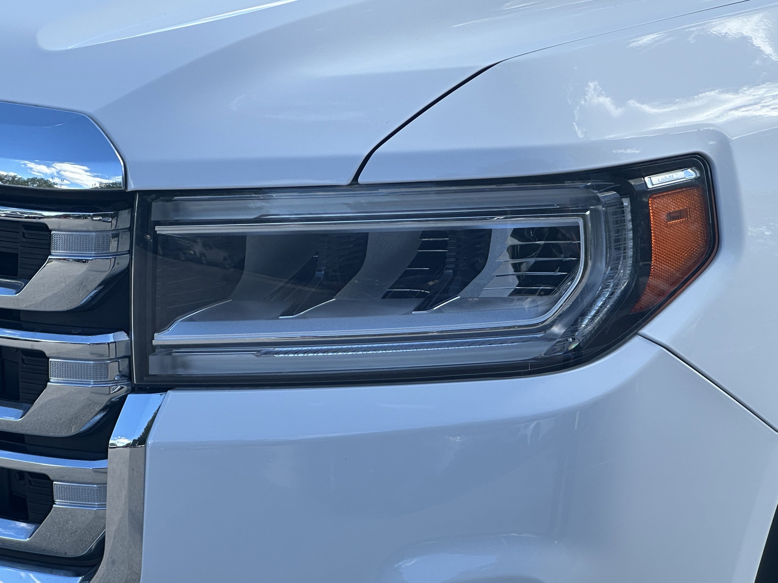 2023 GMC Acadia SLE photo 5