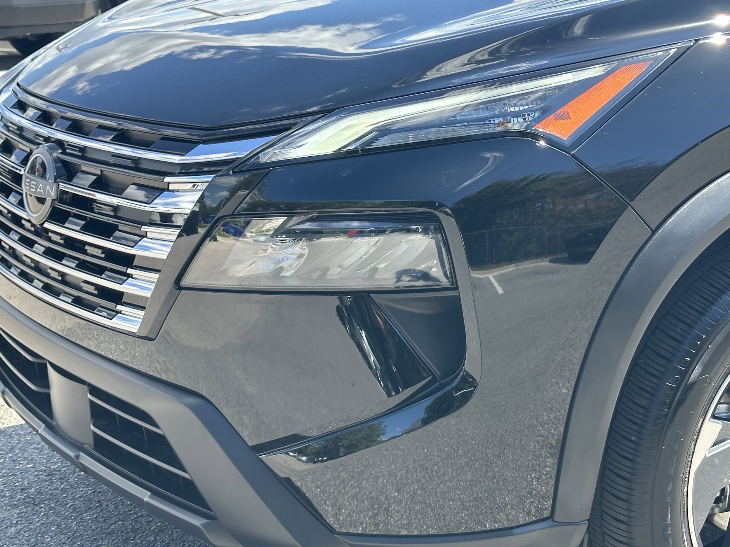 2025 Nissan Rogue SV photo 5