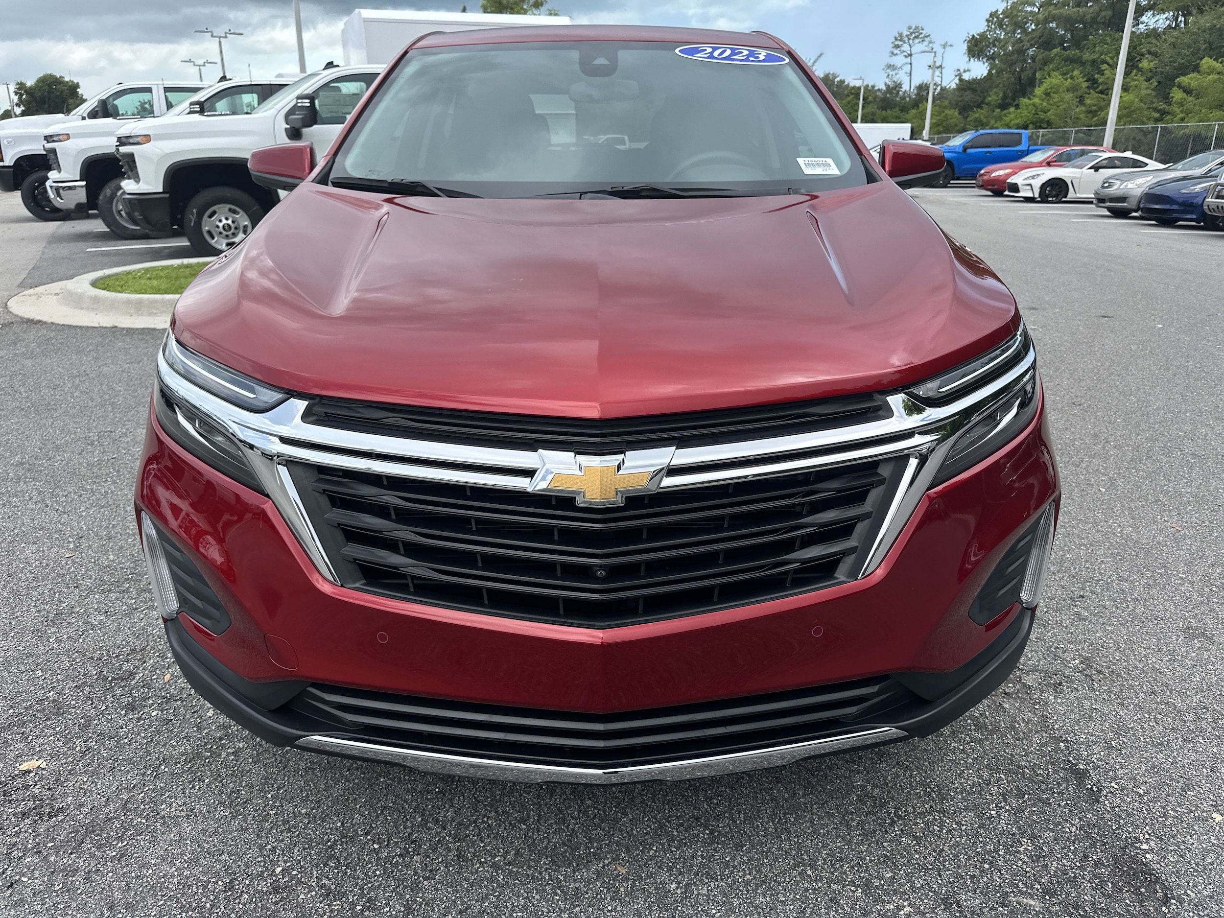 2023 Chevrolet Equinox LT photo 2