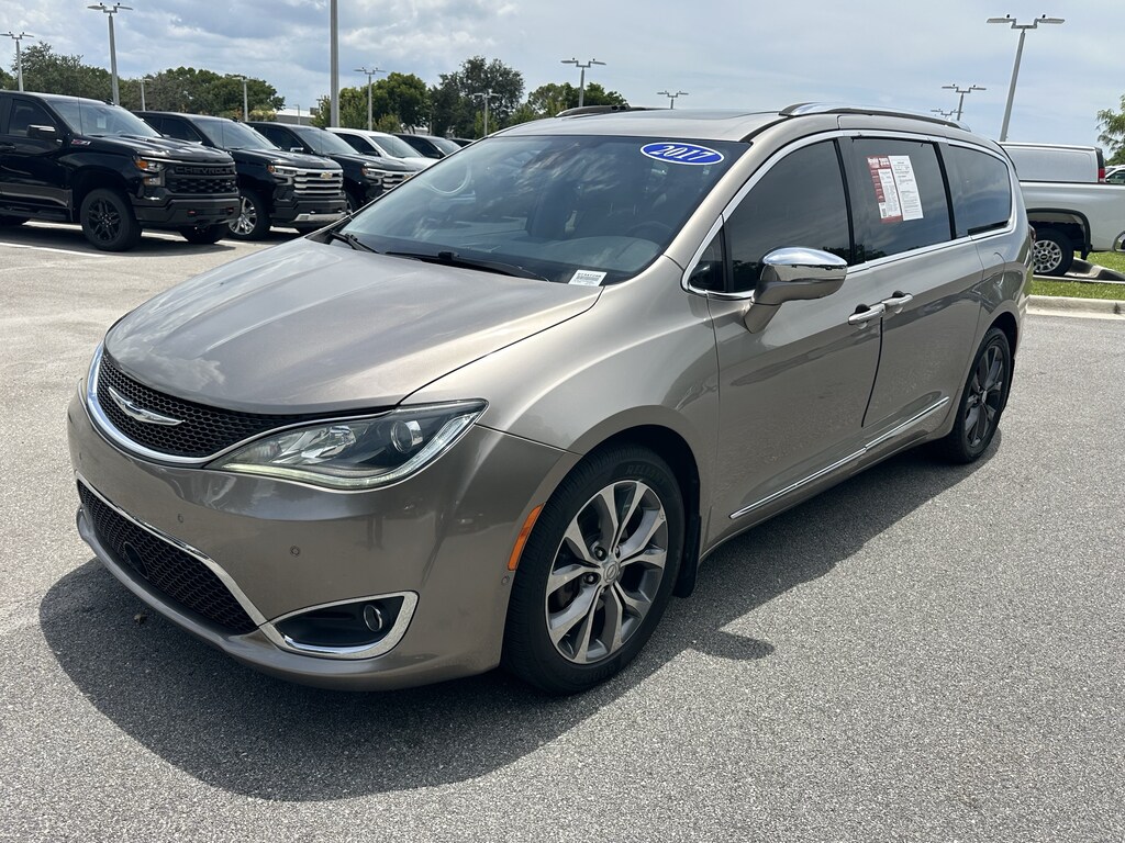 Used 2017 Chrysler Pacifica Limited Minivan