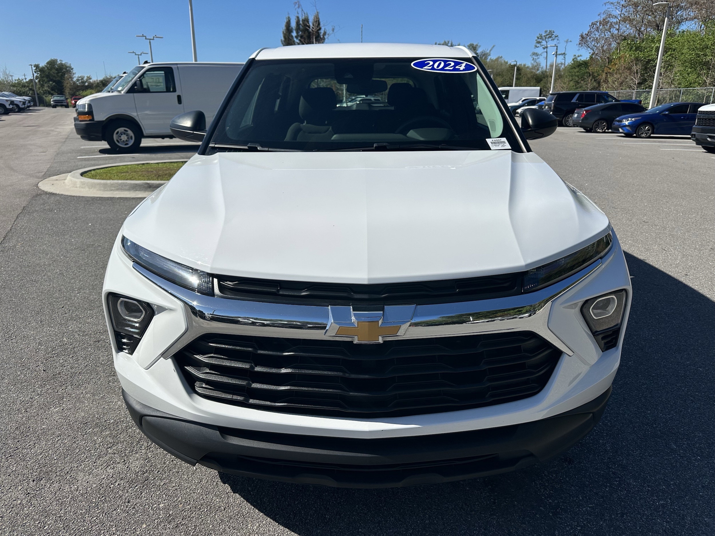 2024 Chevrolet Trailblazer LS photo 2