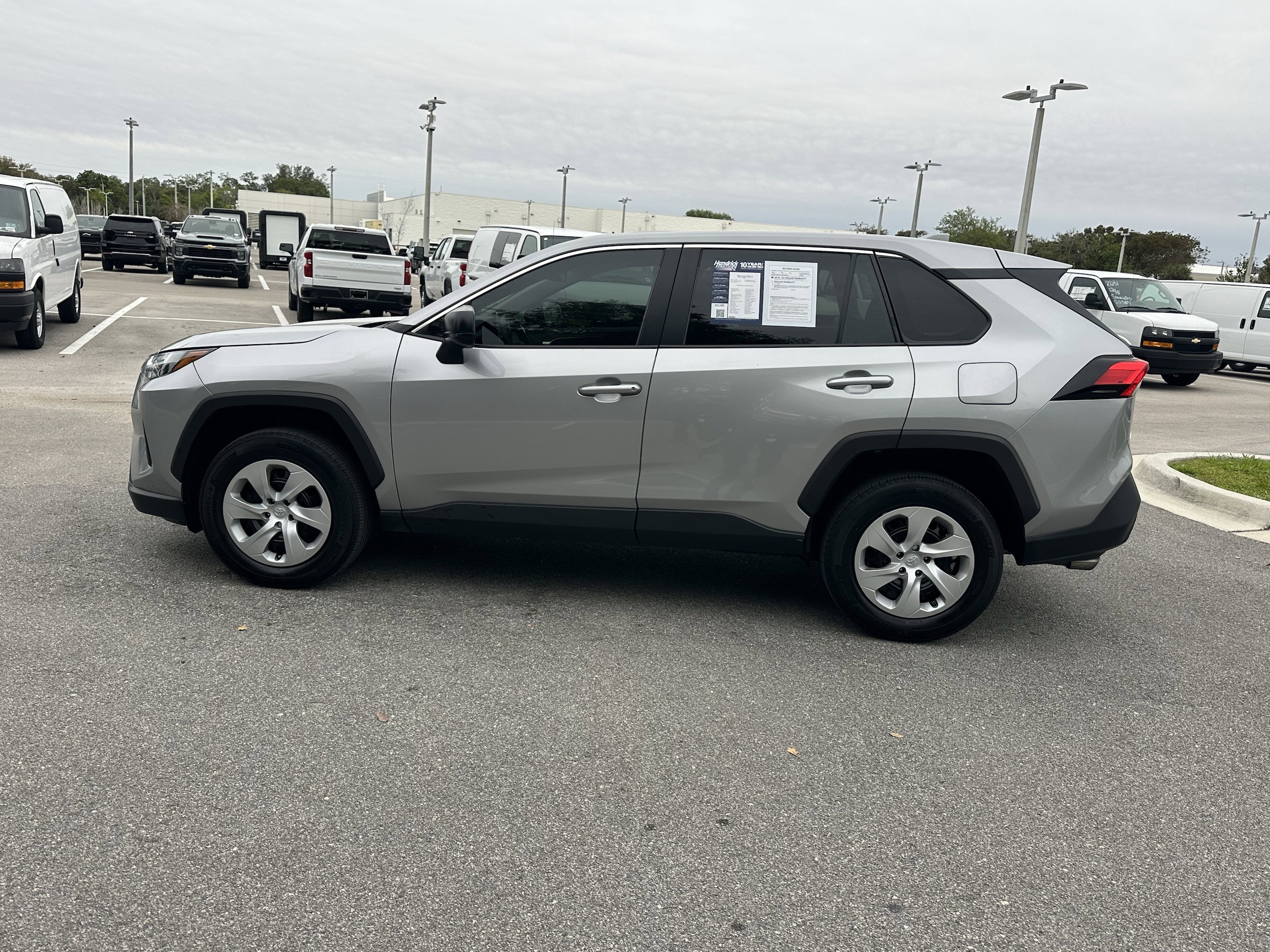 2024 Toyota RAV4 LE photo 6