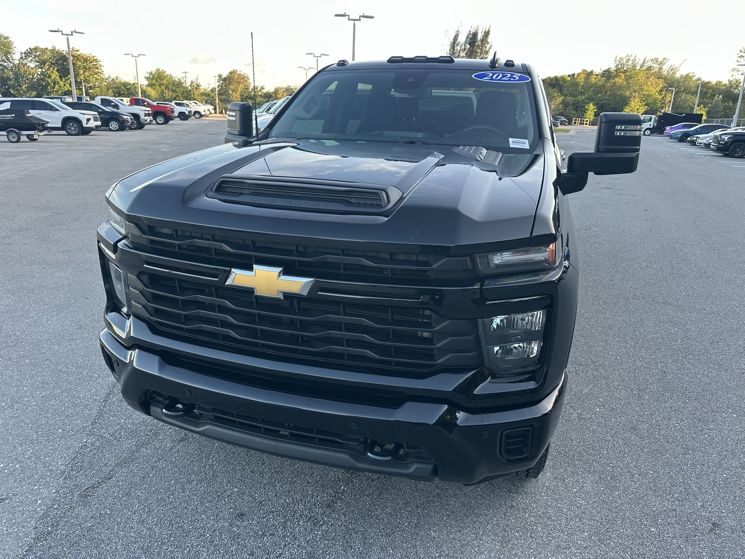 2025 Chevrolet Silverado 2500HD Custom photo 4