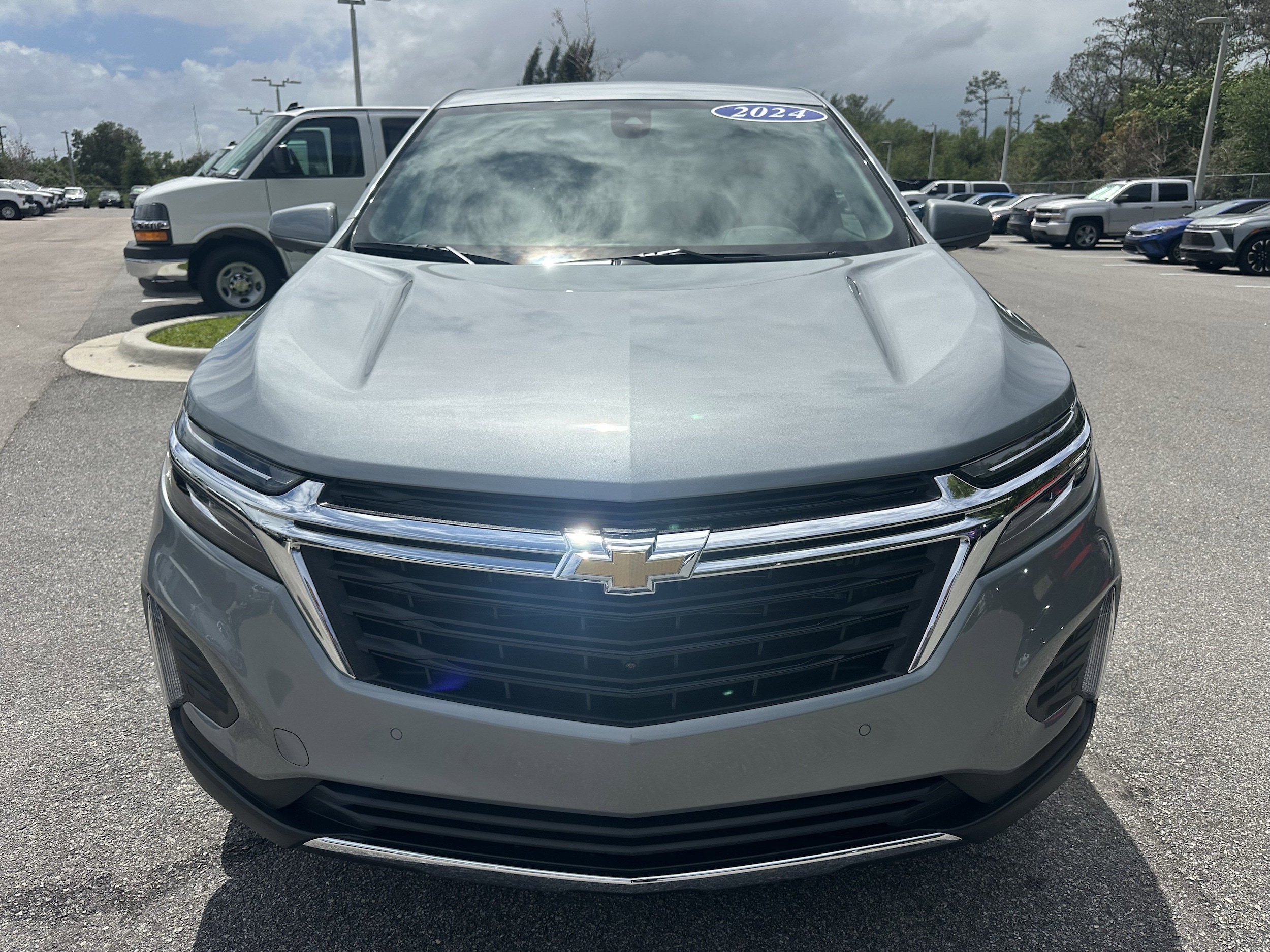 2024 Chevrolet Equinox LT photo 2