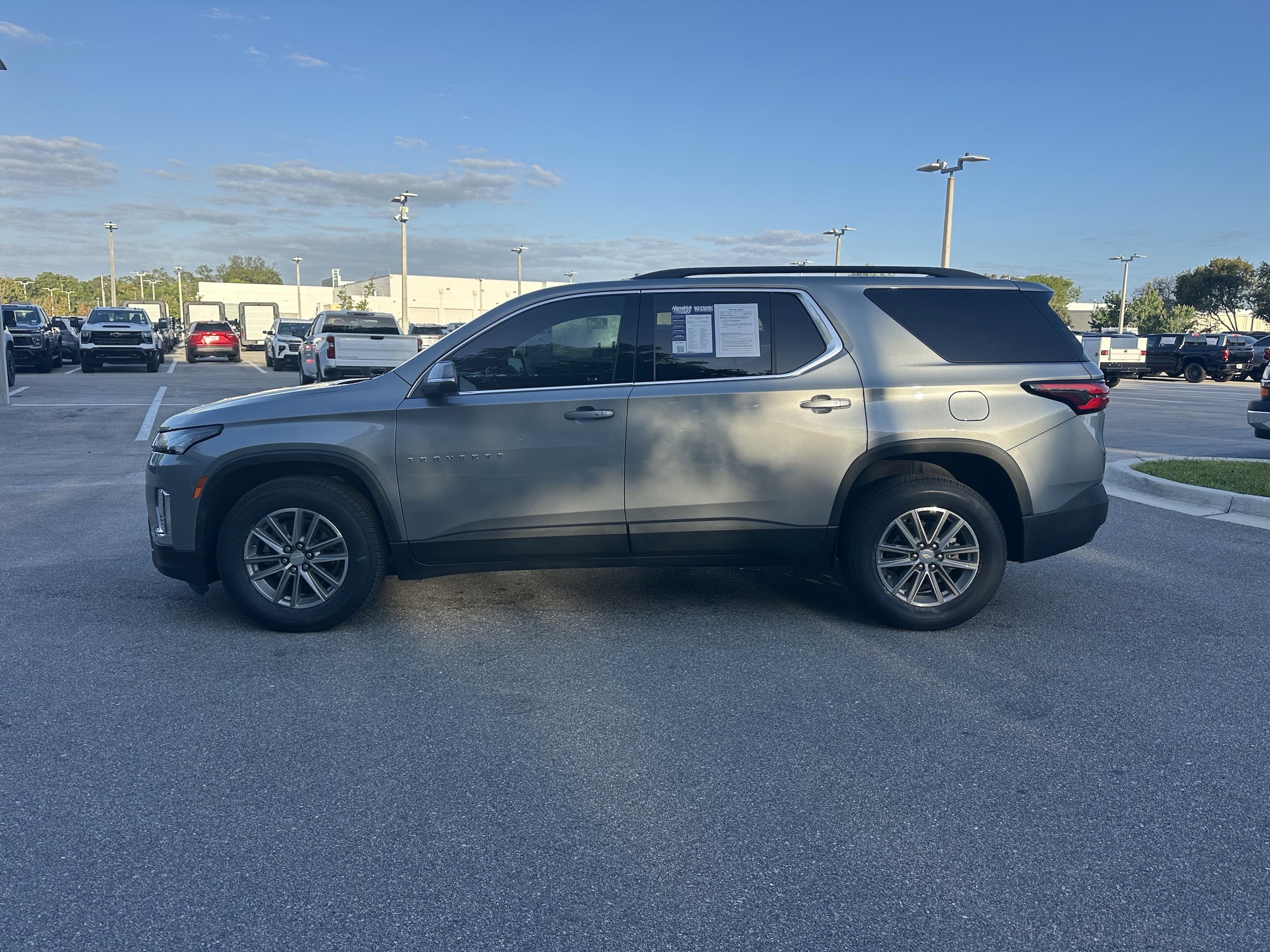 2023 Chevrolet Traverse LT Cloth photo 5