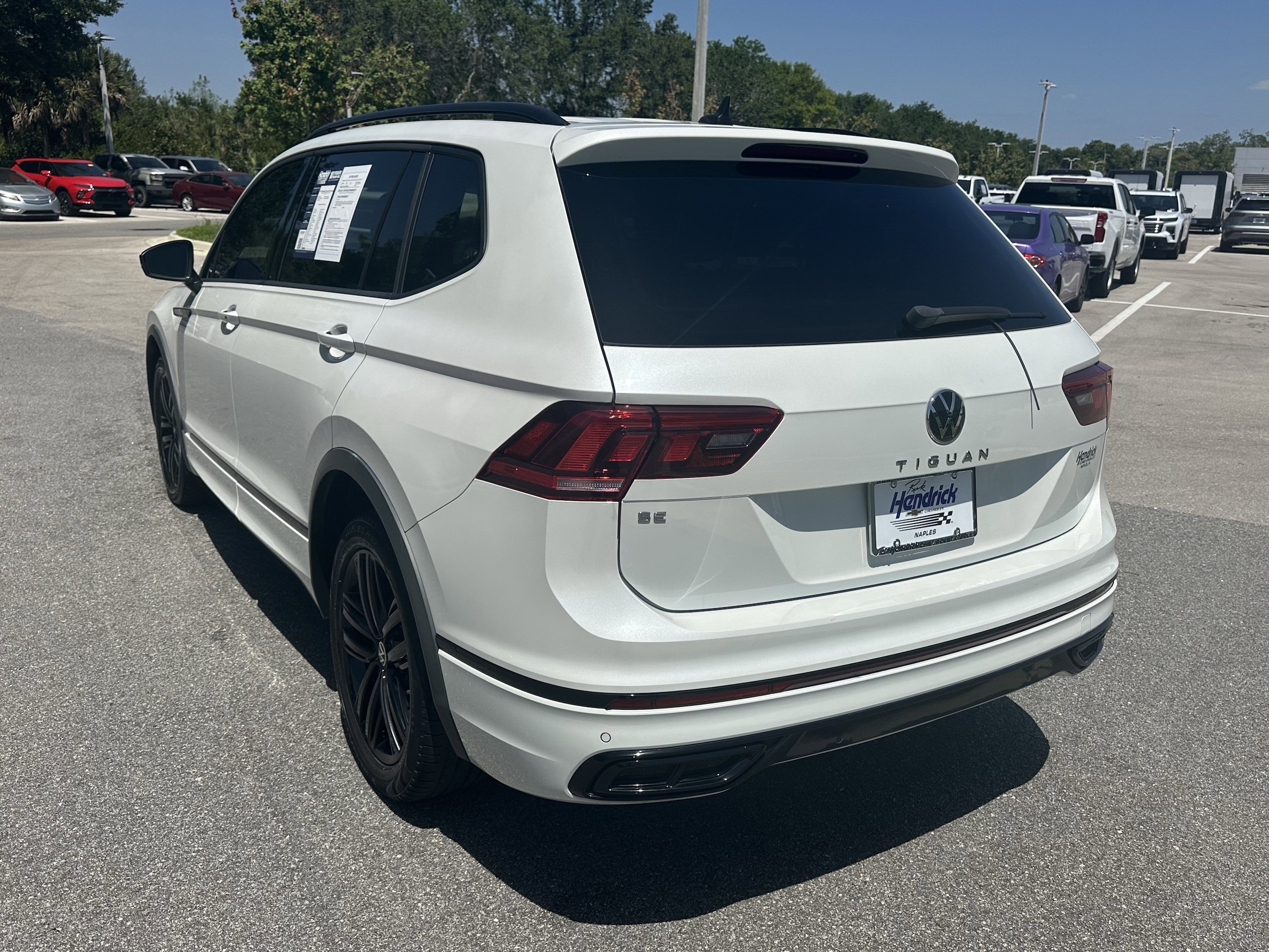 2022 Volkswagen Tiguan SE R-Line Black photo 6
