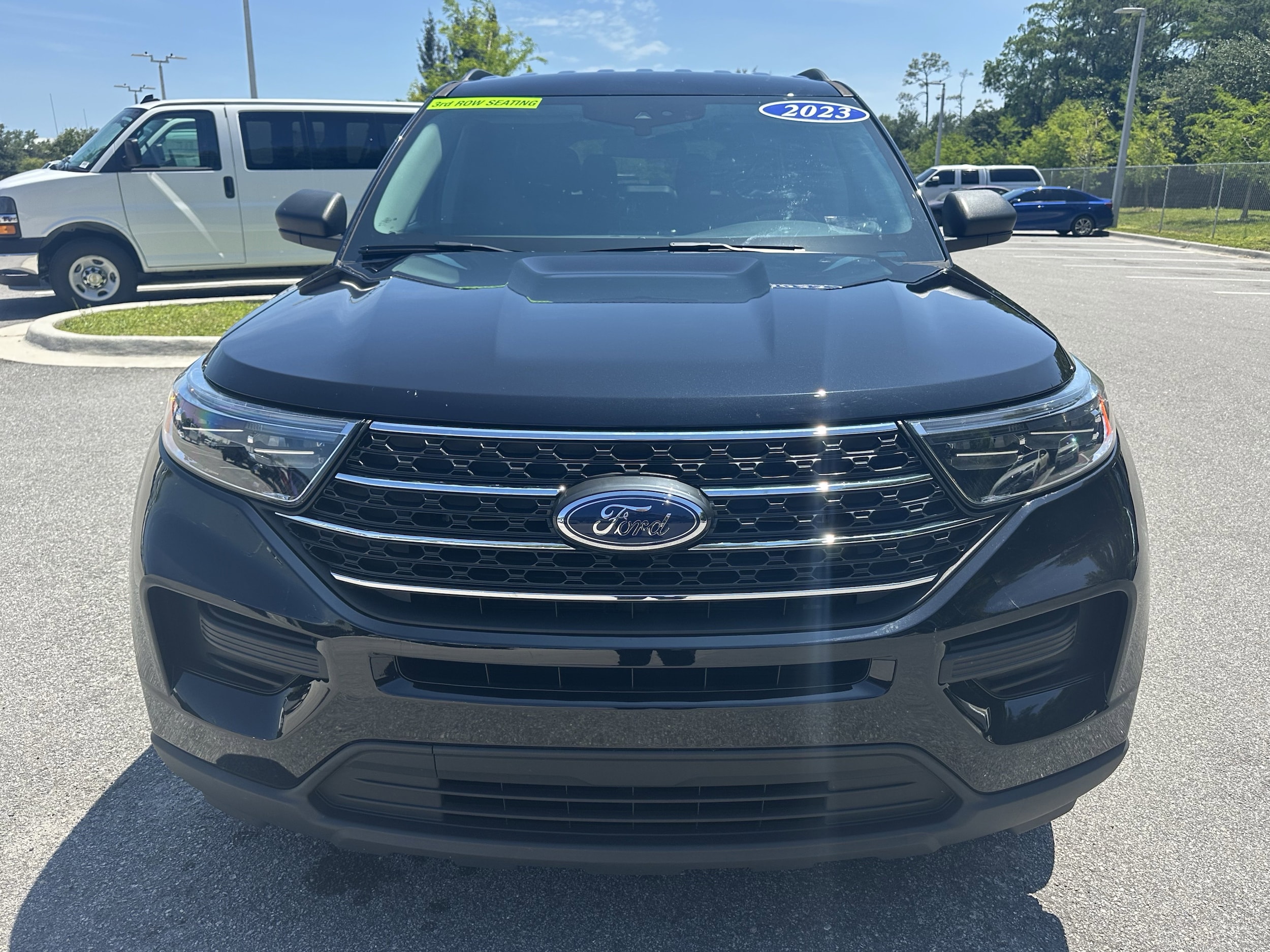 2023 Ford Explorer XLT photo 2