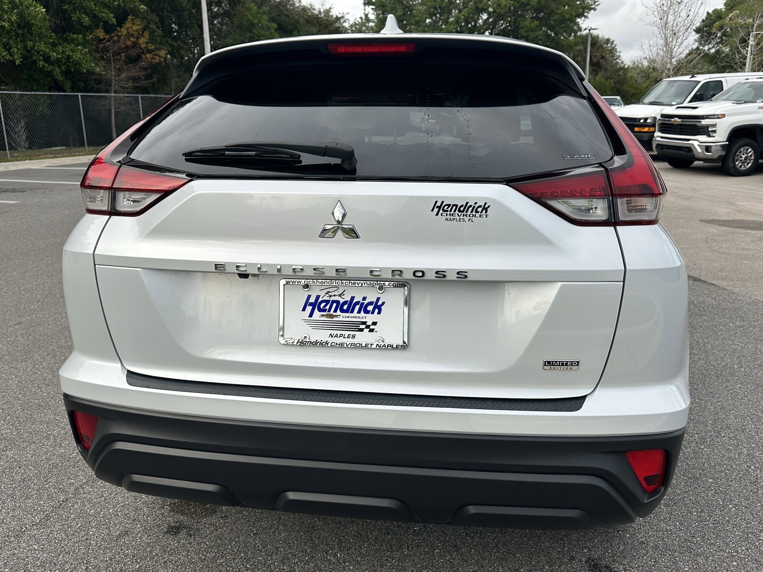 2024 Mitsubishi Eclipse Cross LE photo 3