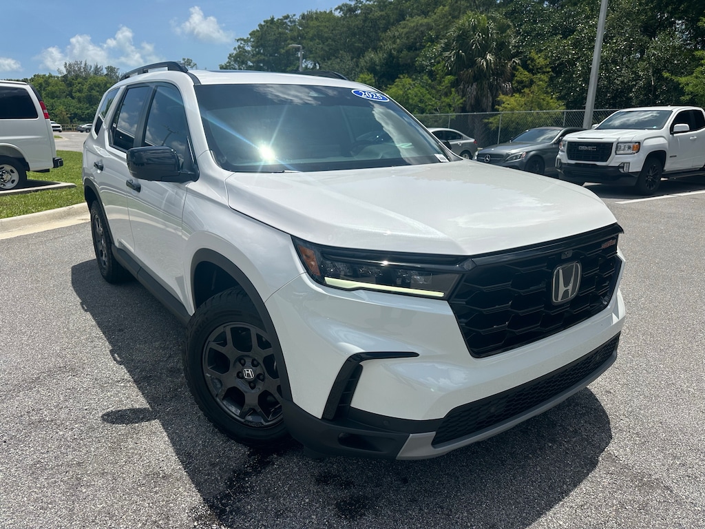 Used 2025 Honda Pilot TrailSport SUV