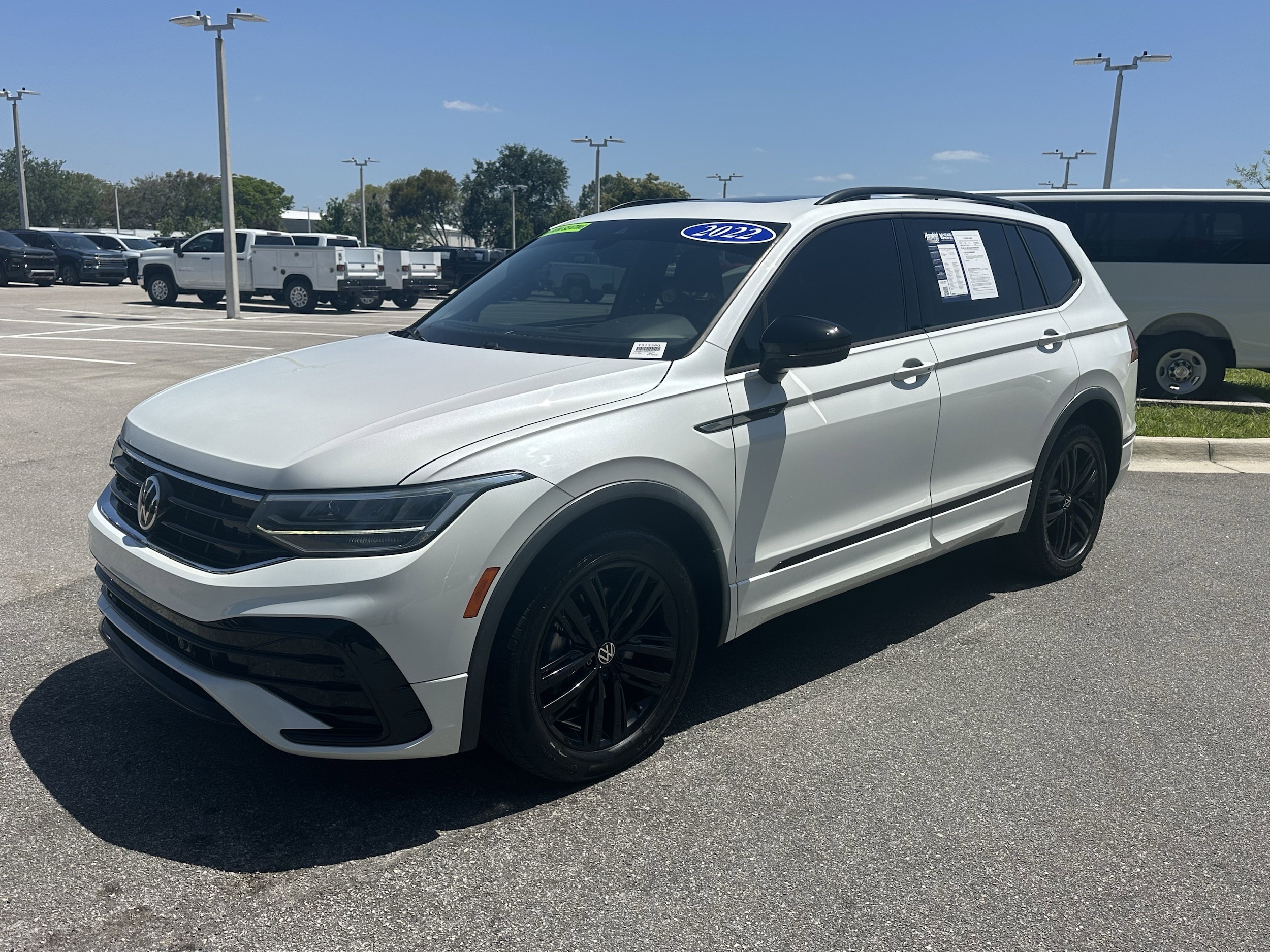 2022 Volkswagen Tiguan SE R-Line Black photo 4