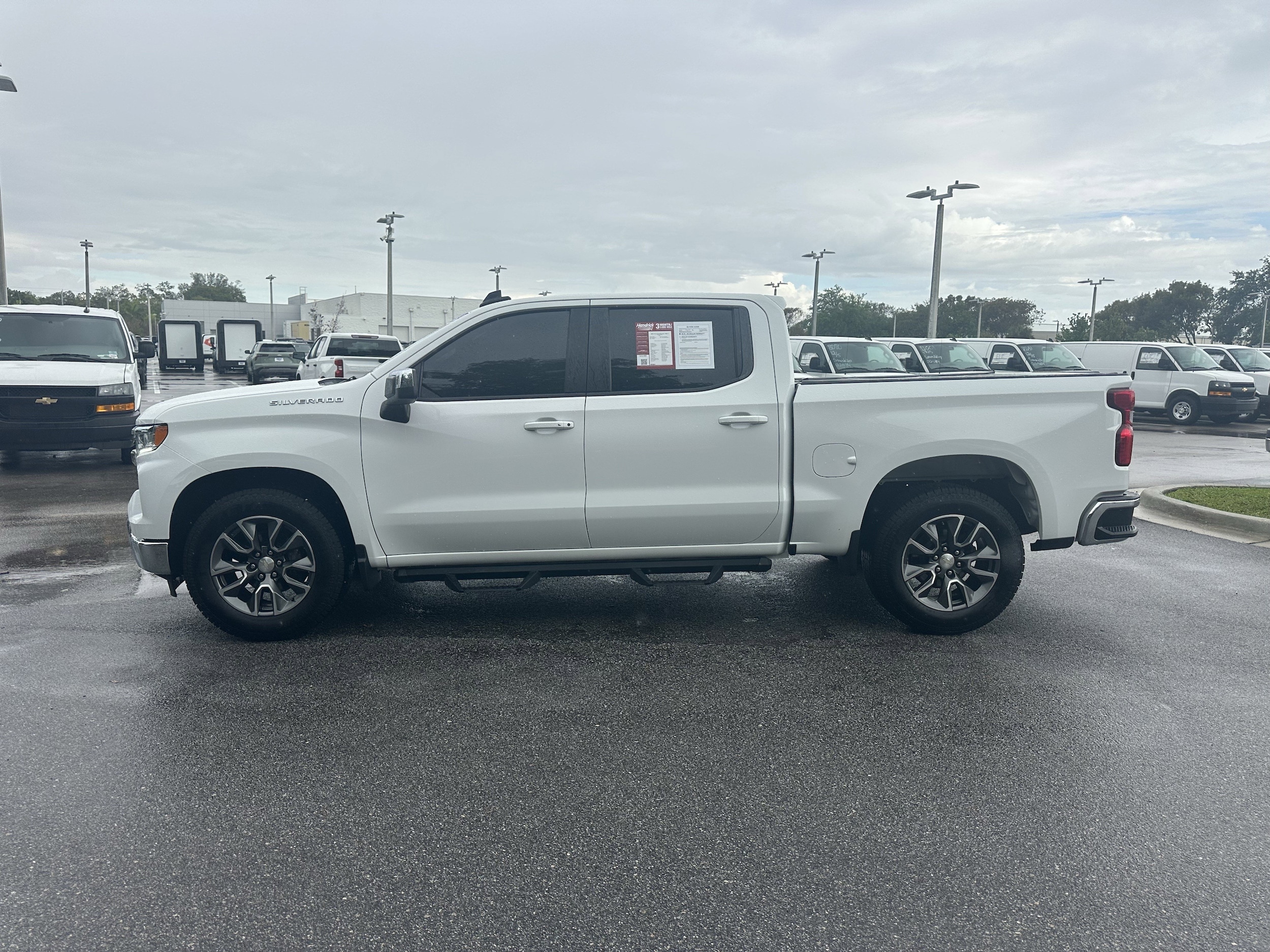2022 Chevrolet Silverado 1500 LT photo 5