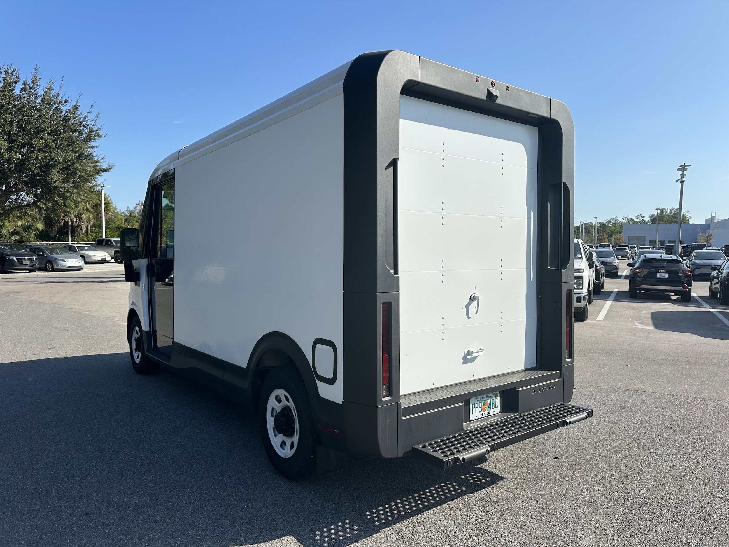 2024 Brightdrop Zevo 400 EJY photo 6