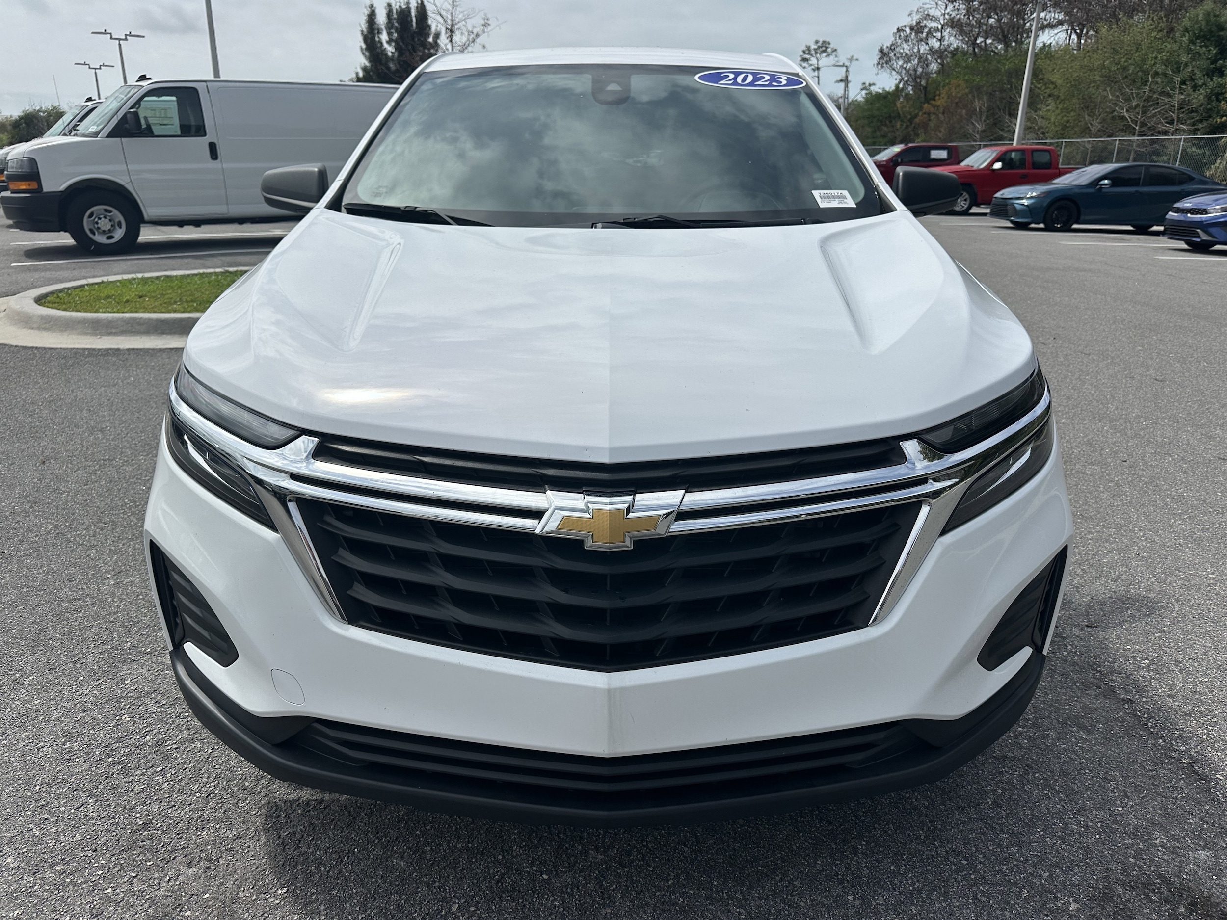 2023 Chevrolet Equinox LS photo 2