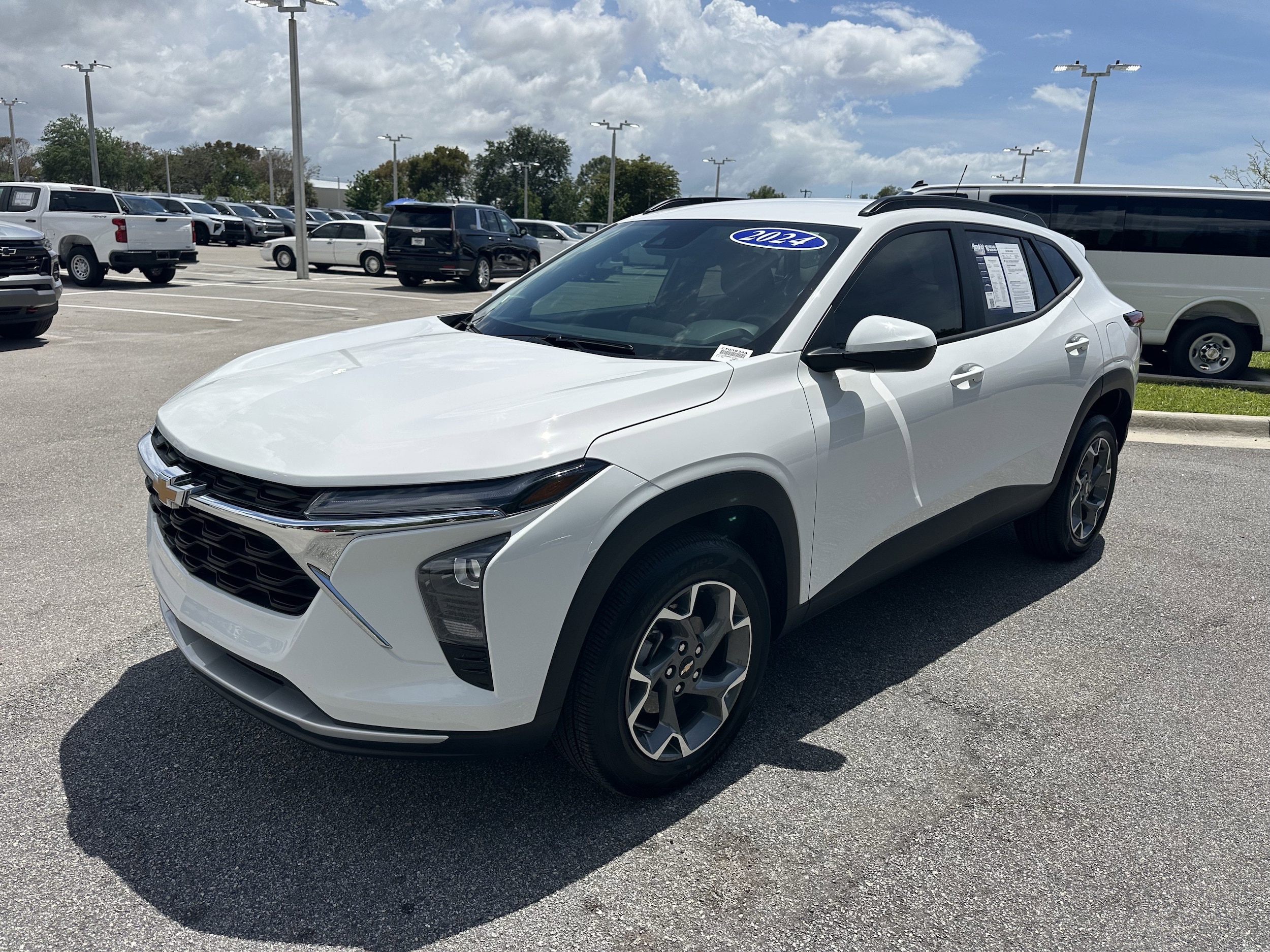 2024 Chevrolet Trax LT photo 4