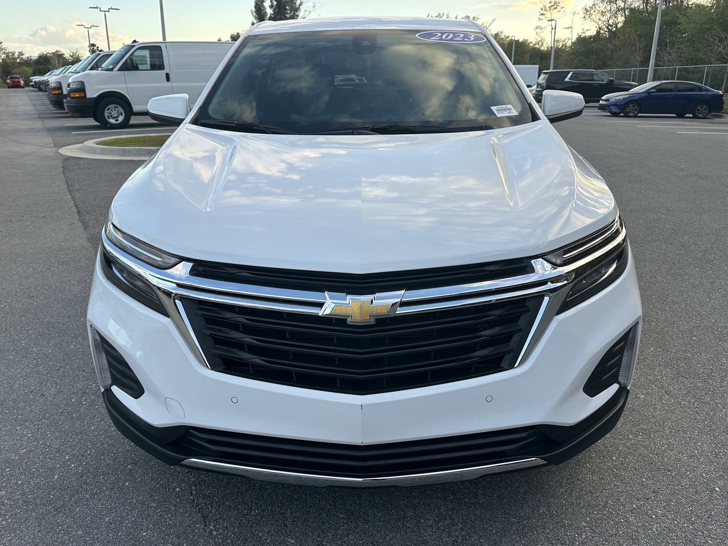 2023 Chevrolet Equinox LT photo 2