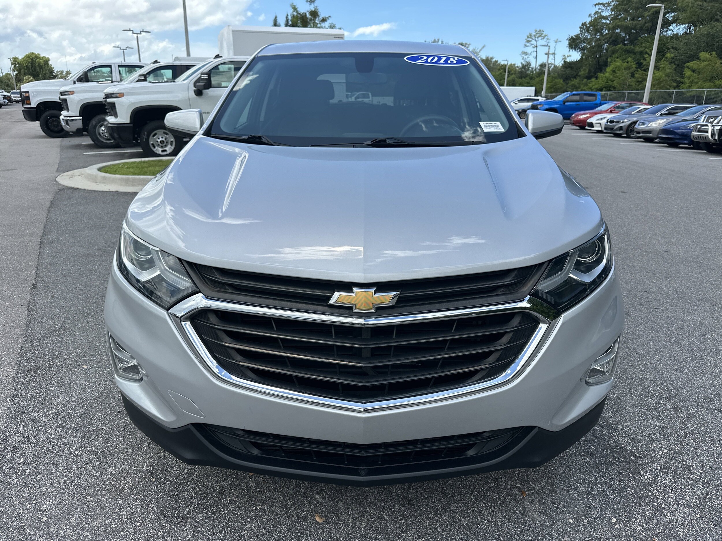2018 Chevrolet Equinox LT photo 2
