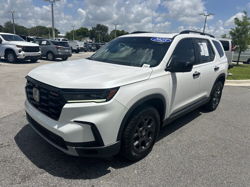 Used 2025 Honda Pilot TrailSport SUV