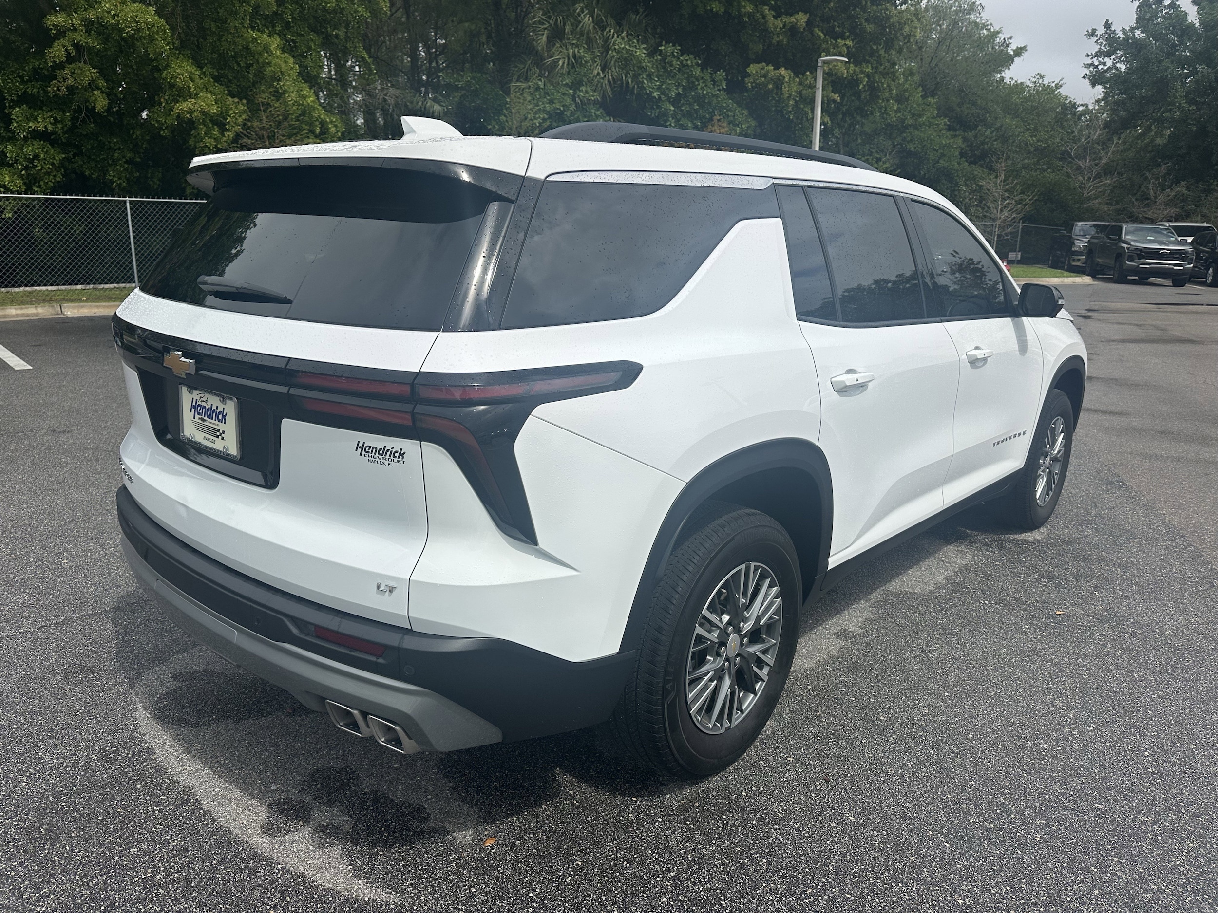 2024 Chevrolet Traverse FWD LT photo 3