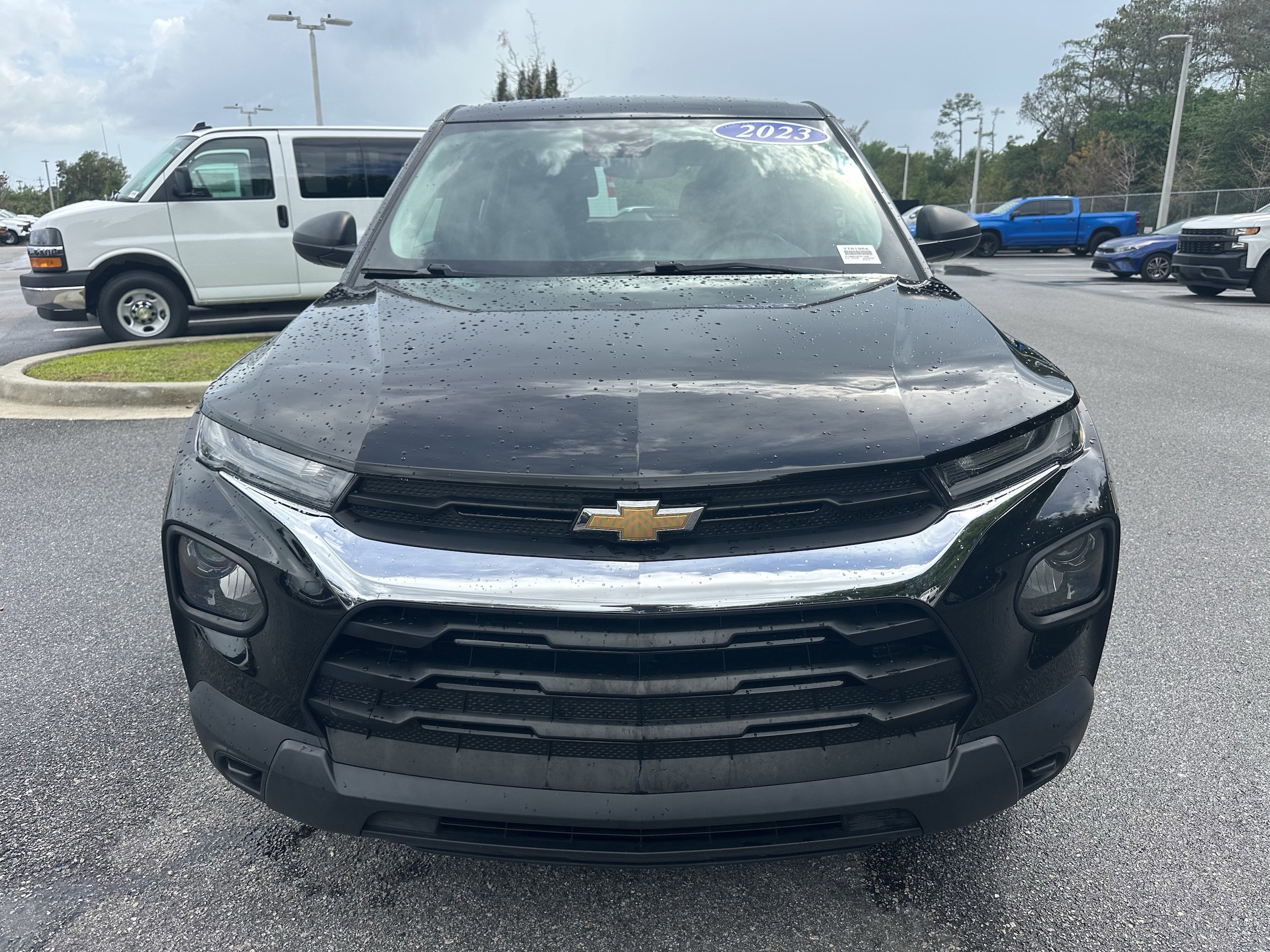 2023 Chevrolet Trailblazer LS photo 2