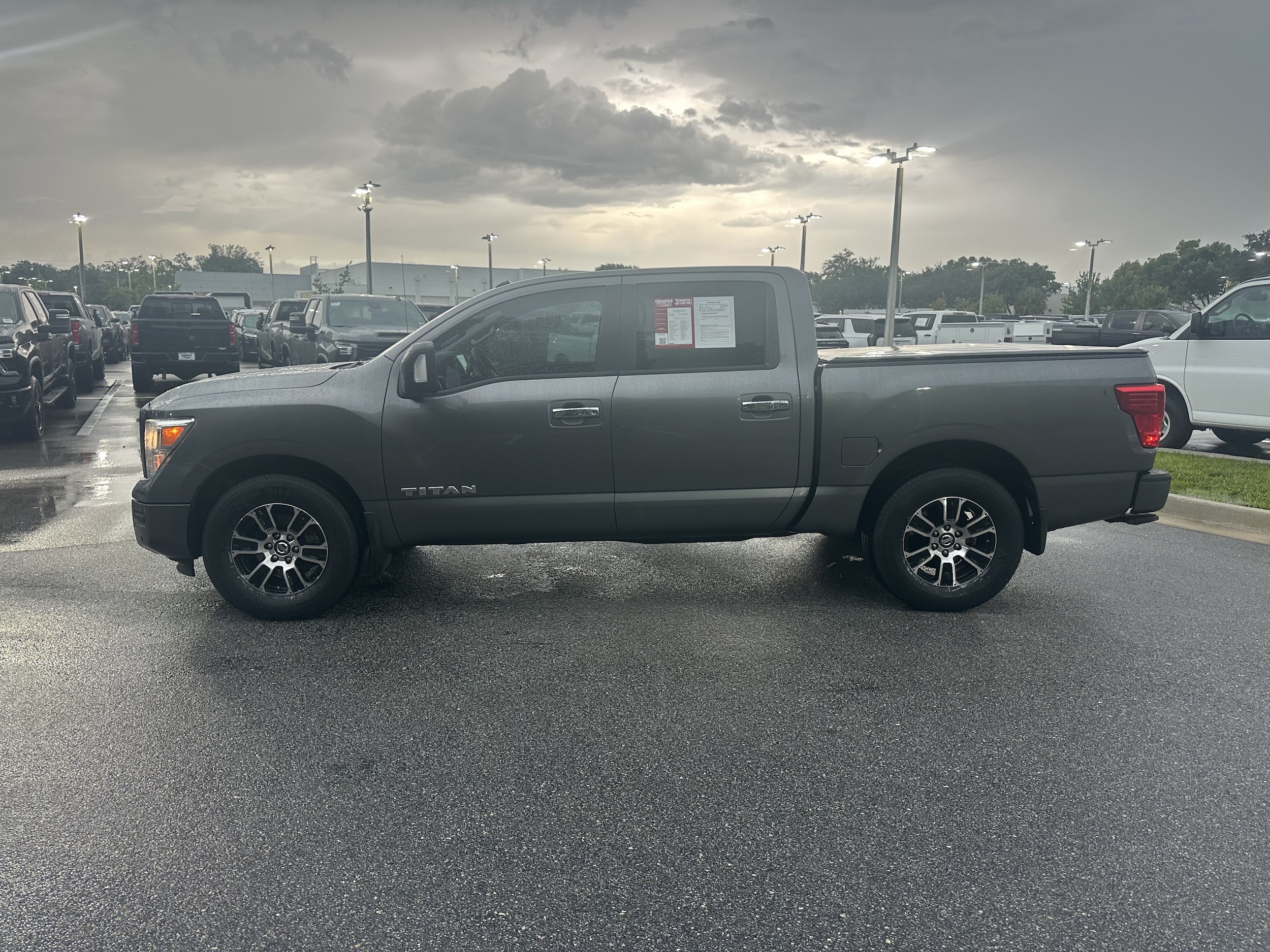 Nissan Titan SV