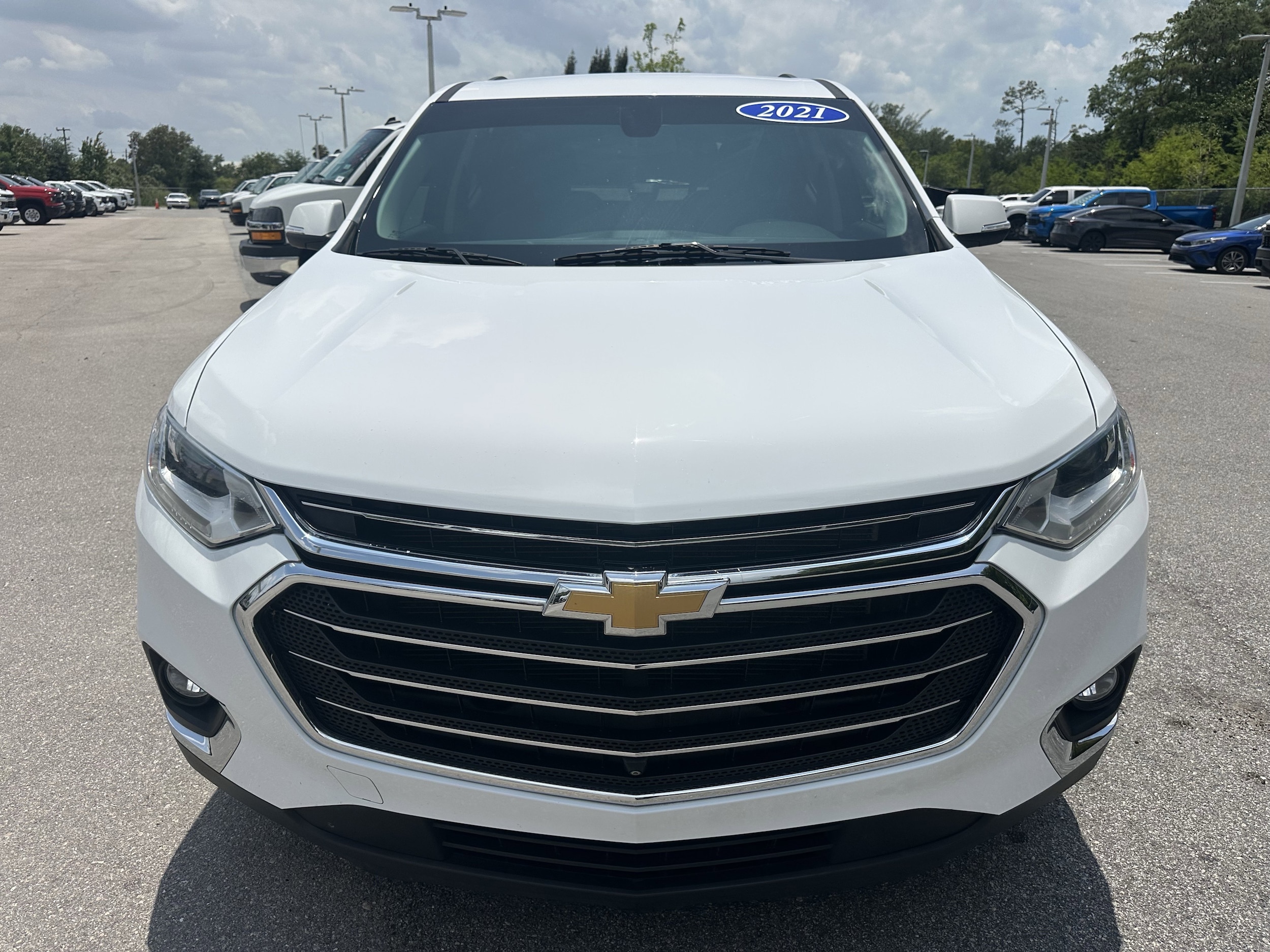2021 Chevrolet Traverse LT Leather photo 2