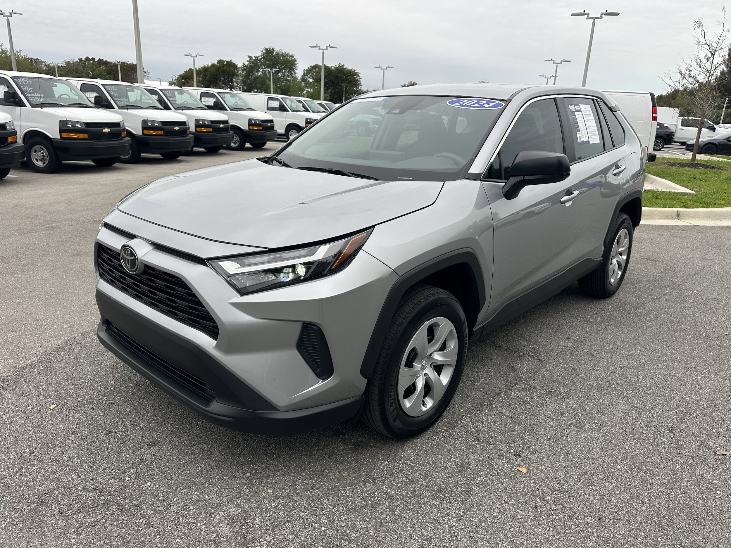 2024 Toyota RAV4 LE photo 4