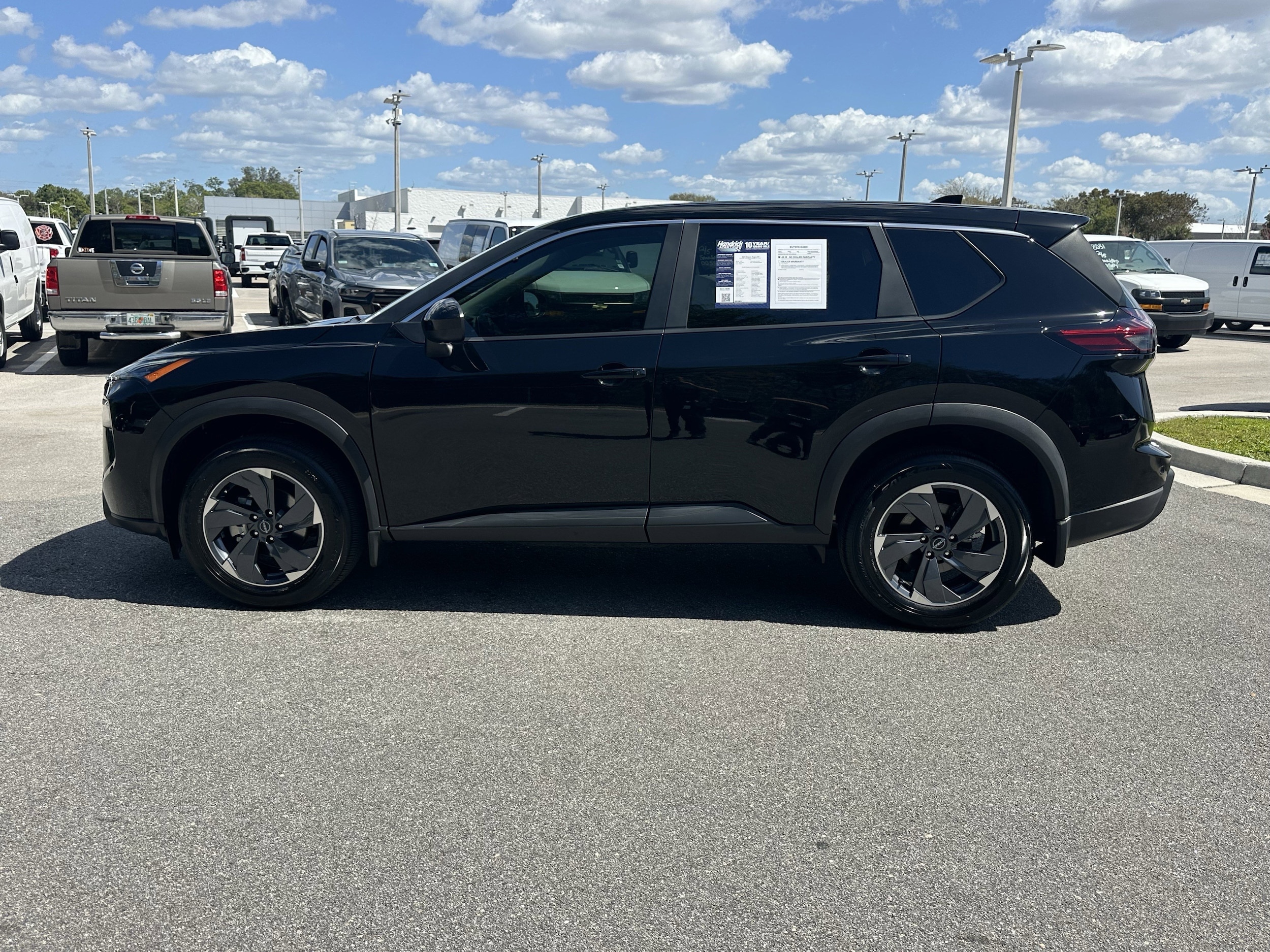 2025 Nissan Rogue SV photo 6