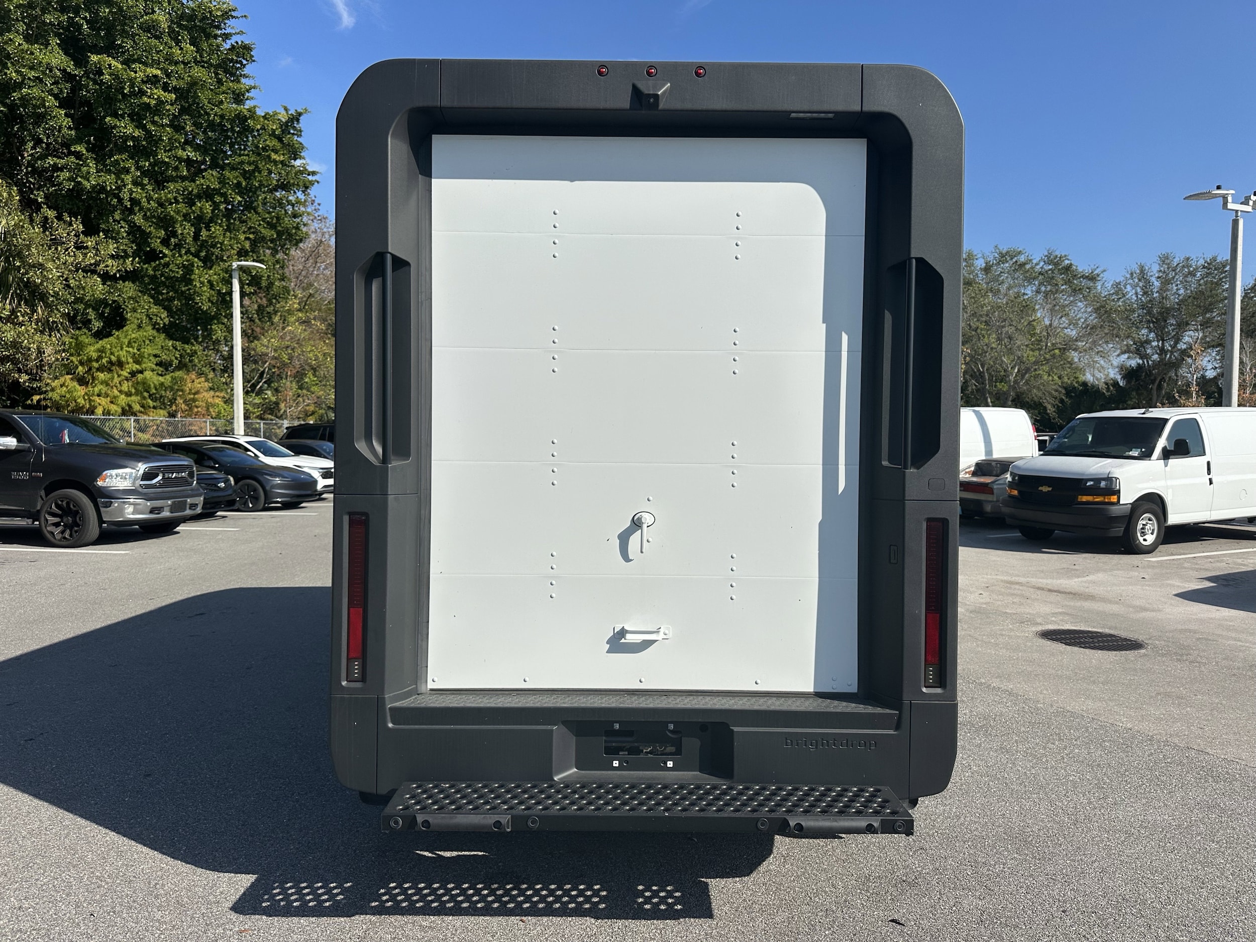 2024 Brightdrop Zevo 400 EJY photo 3