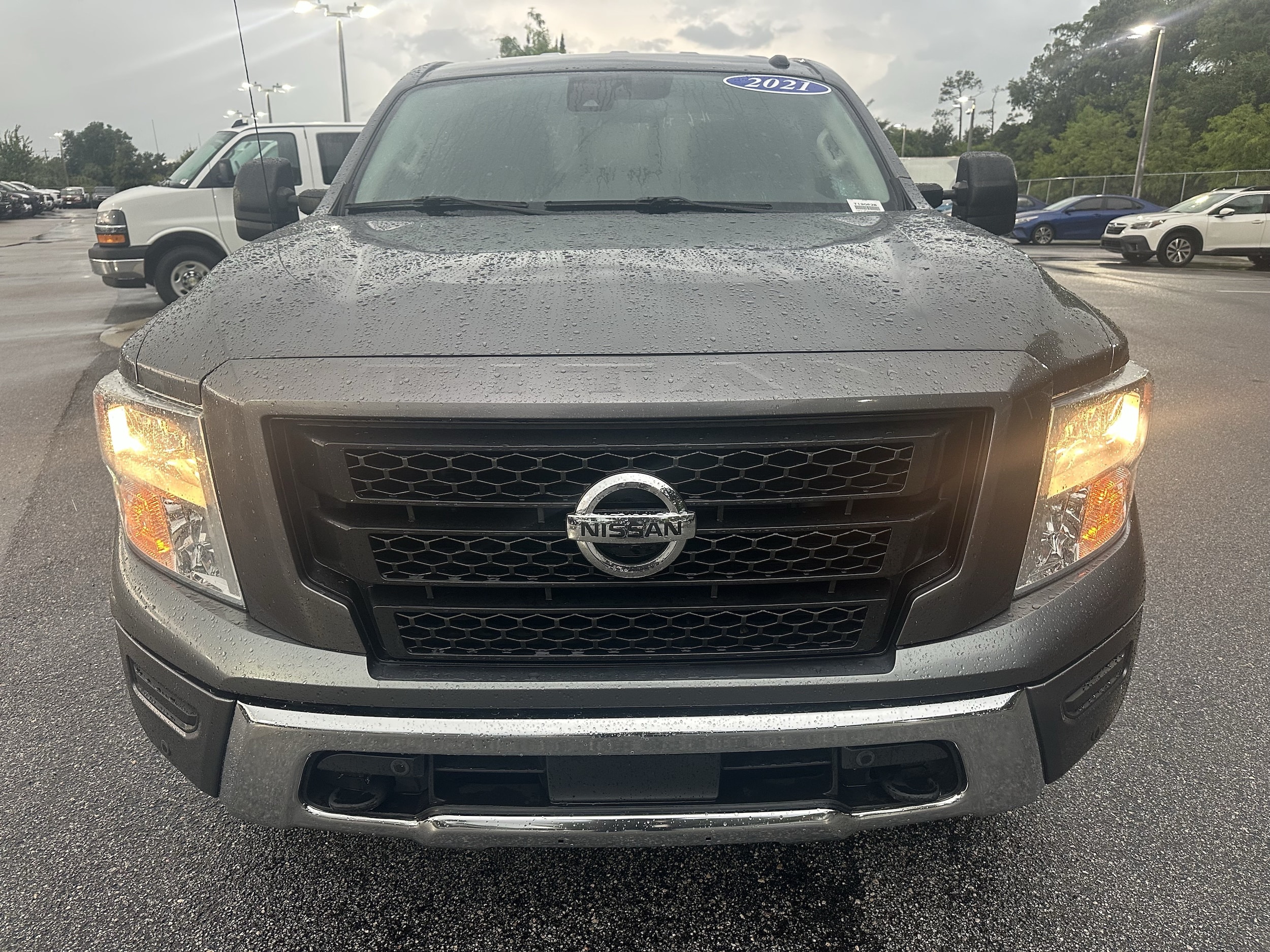 Nissan Titan SV