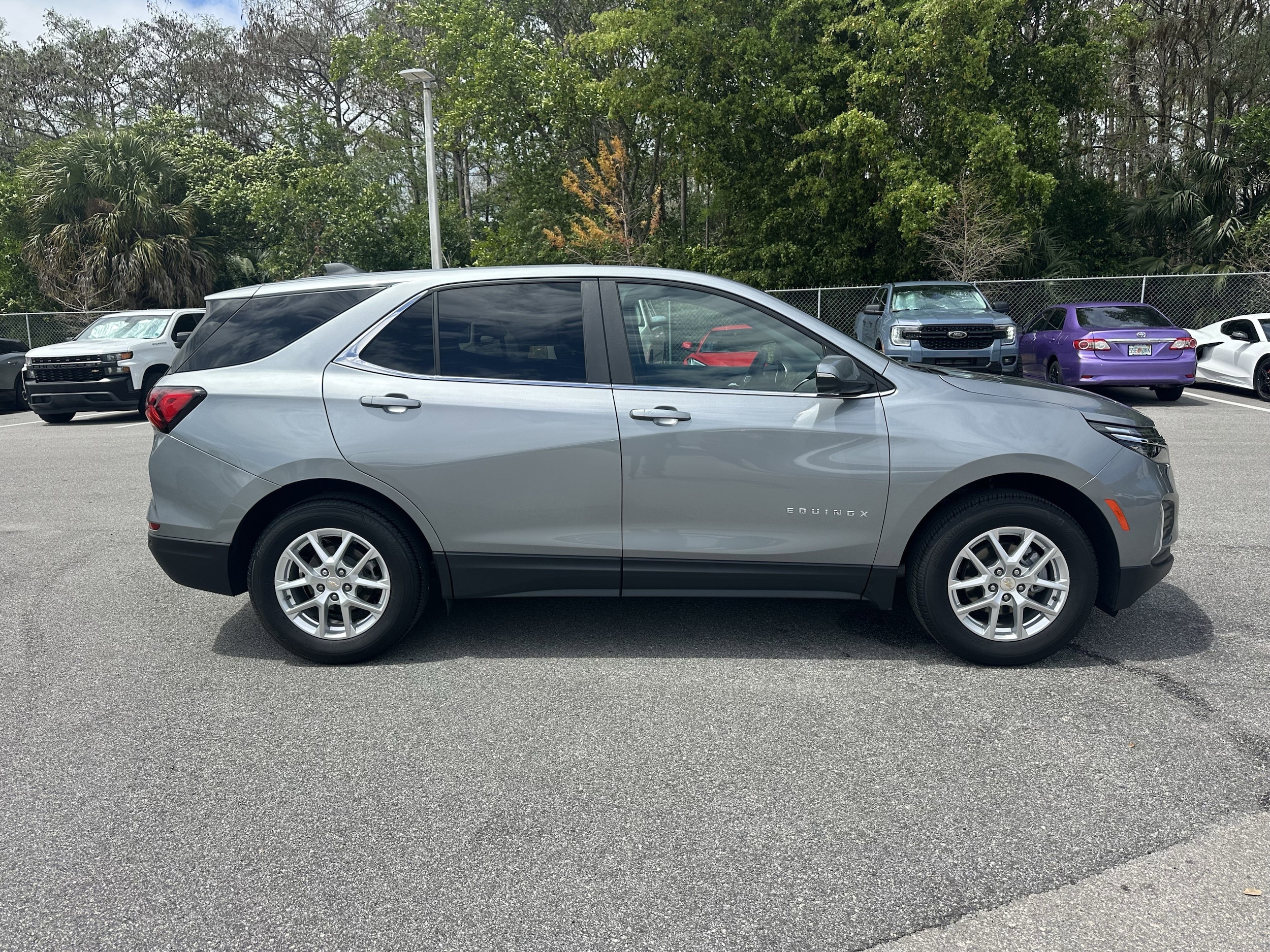 2024 Chevrolet Equinox LT photo 3