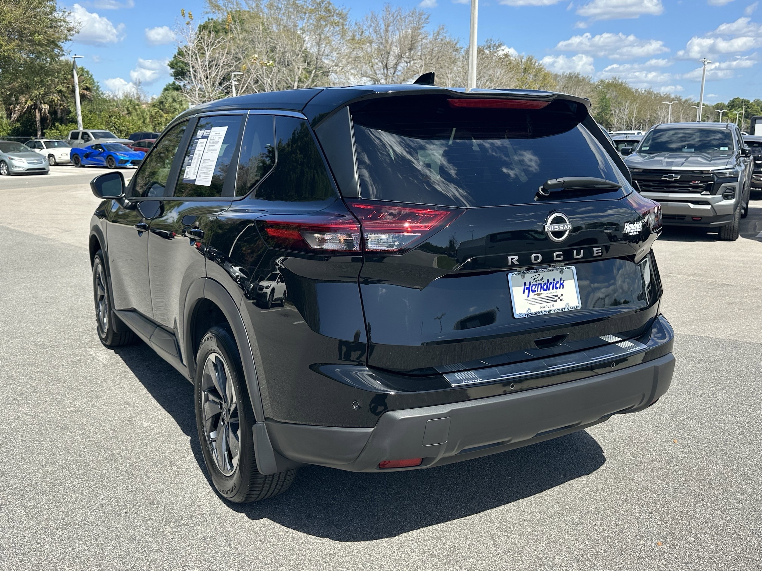 2025 Nissan Rogue SV photo 3