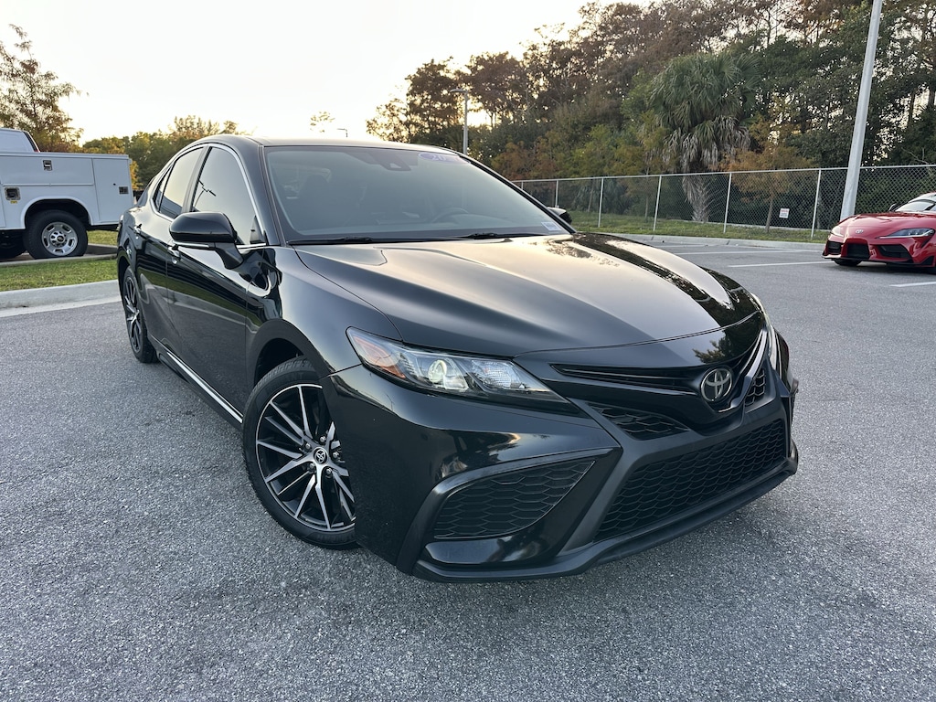 Used 2021 Toyota Camry SE Sedan