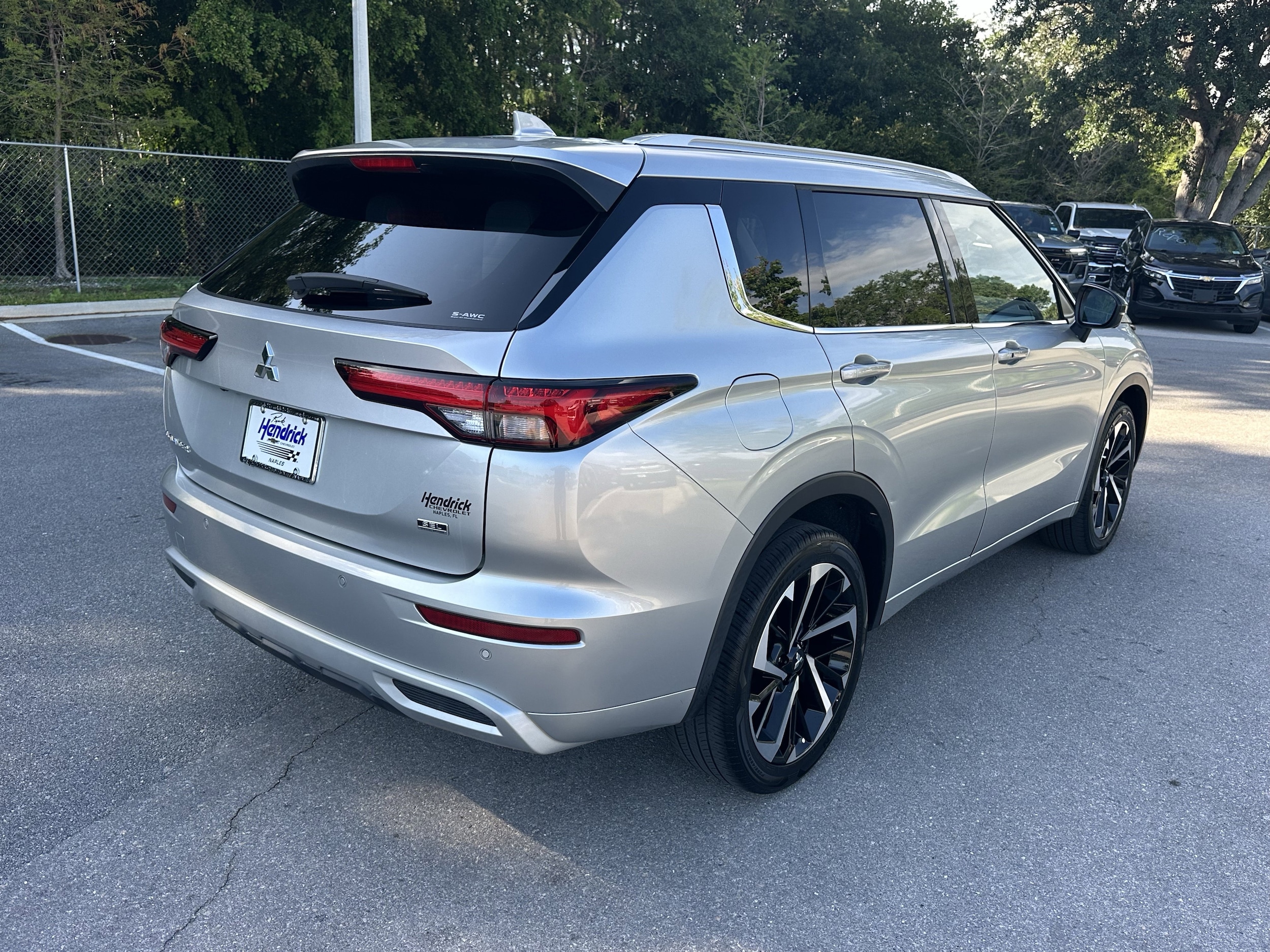 2022 Mitsubishi Outlander SEL Special Edition photo 3