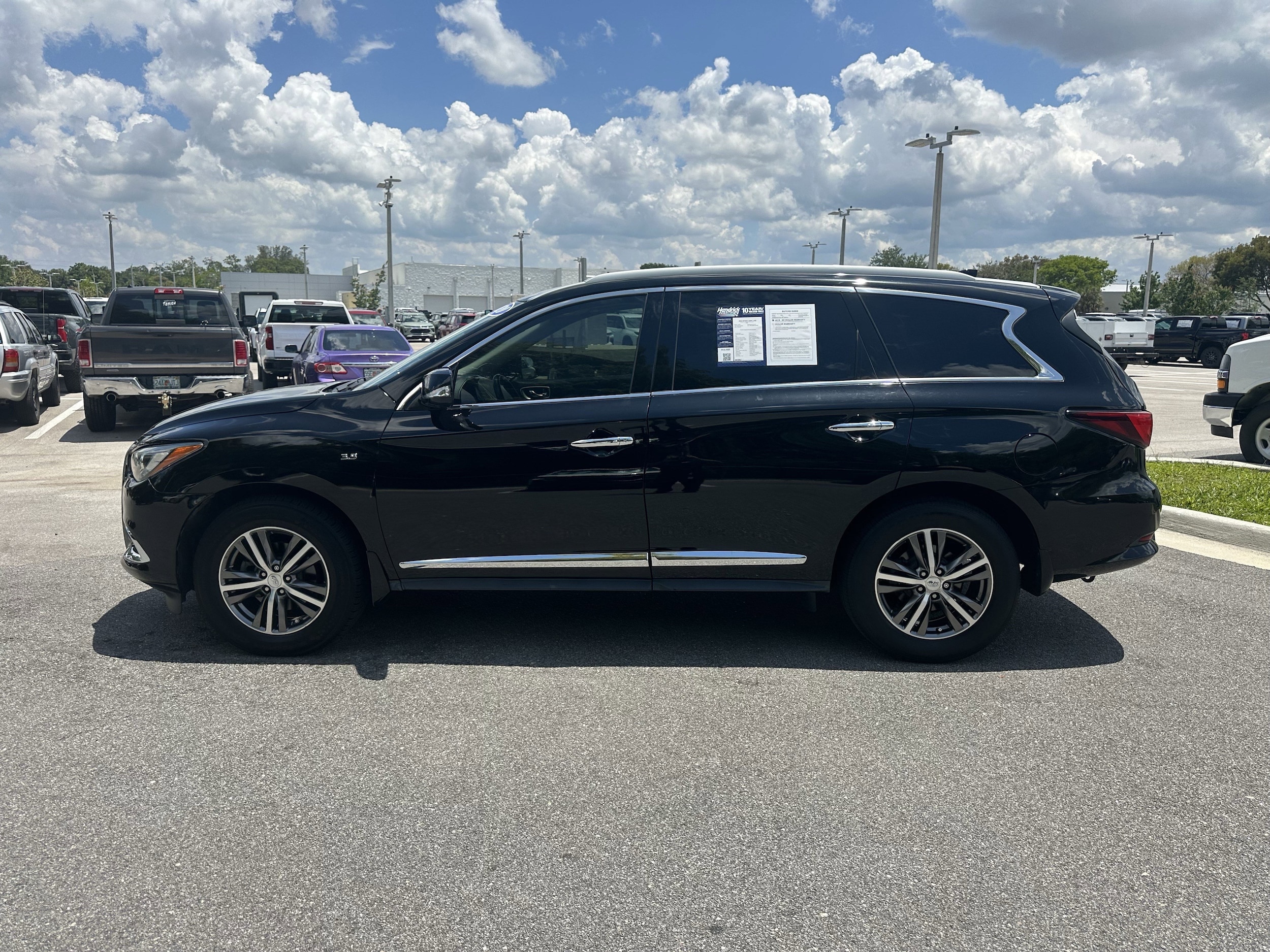 2020 INFINITI QX60 LUXE photo 5