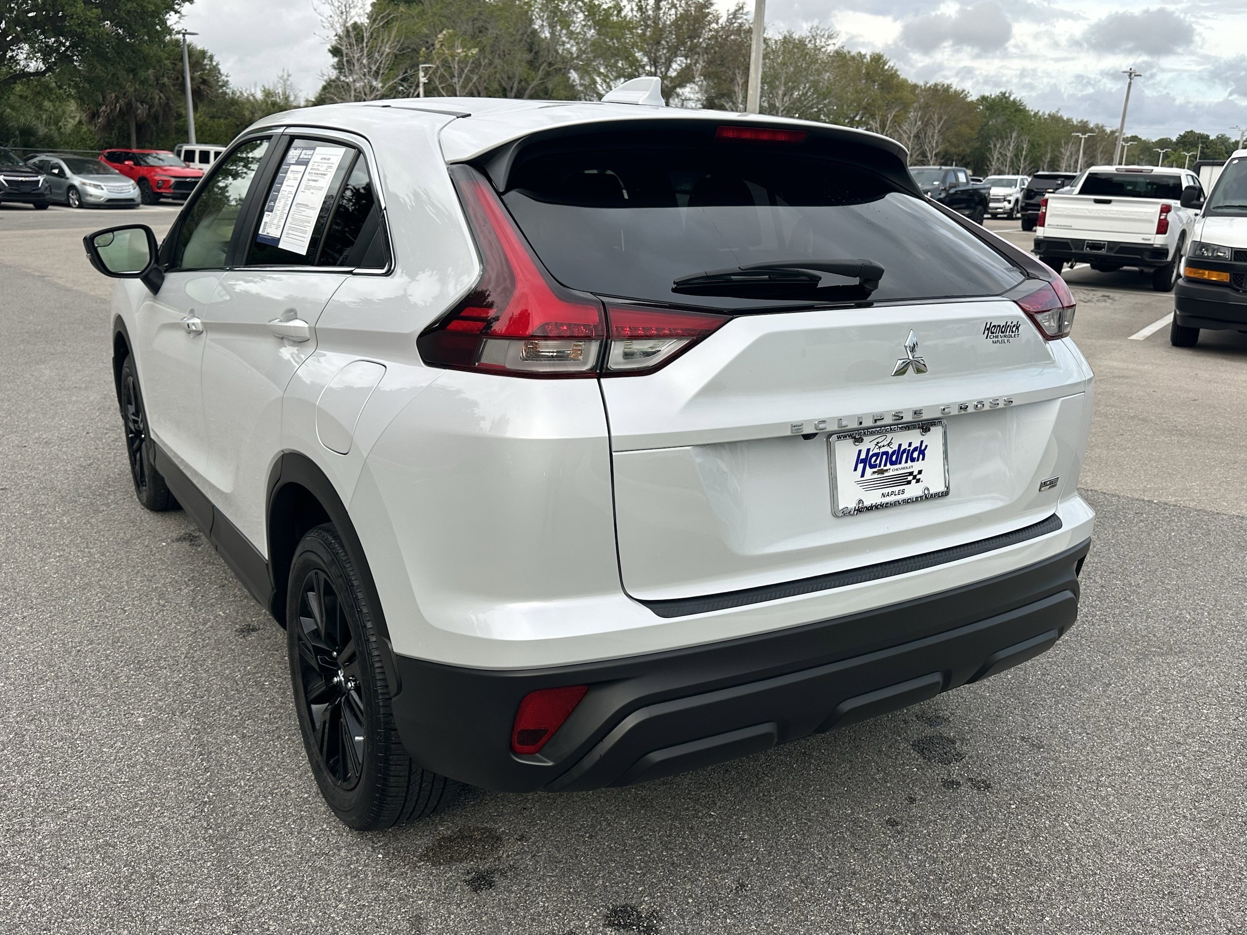 2024 Mitsubishi Eclipse Cross LE photo 6