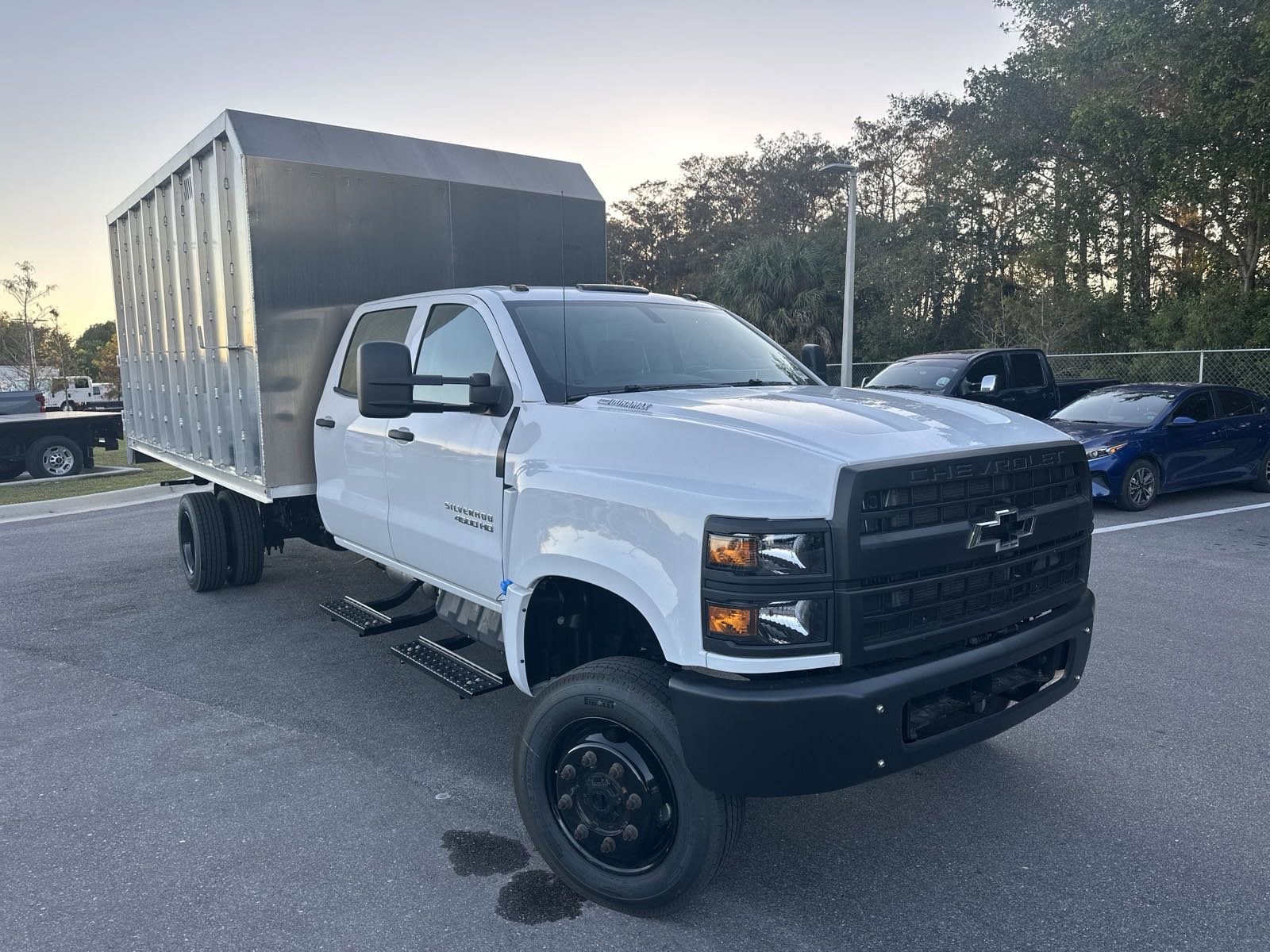 2024 Chevrolet Silverado 4500 Medium Duty Chassis Cab Work Truck's photo