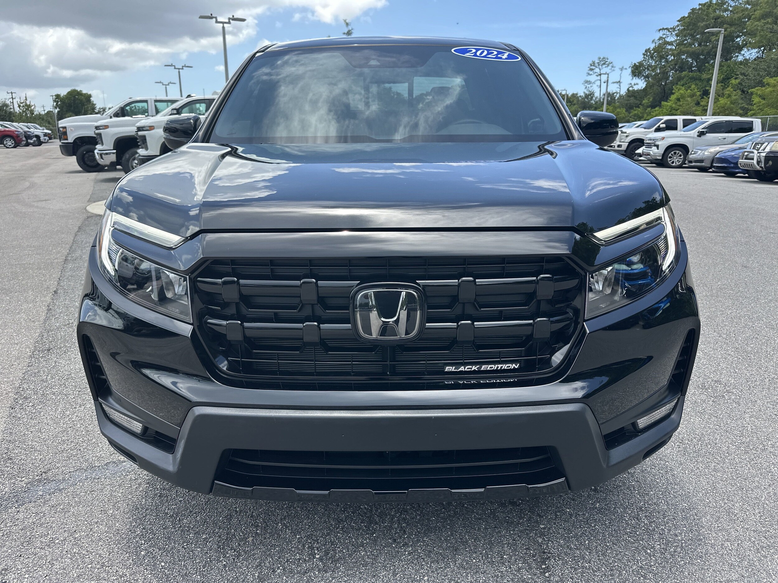 2024 Honda Ridgeline Black Edition photo 2