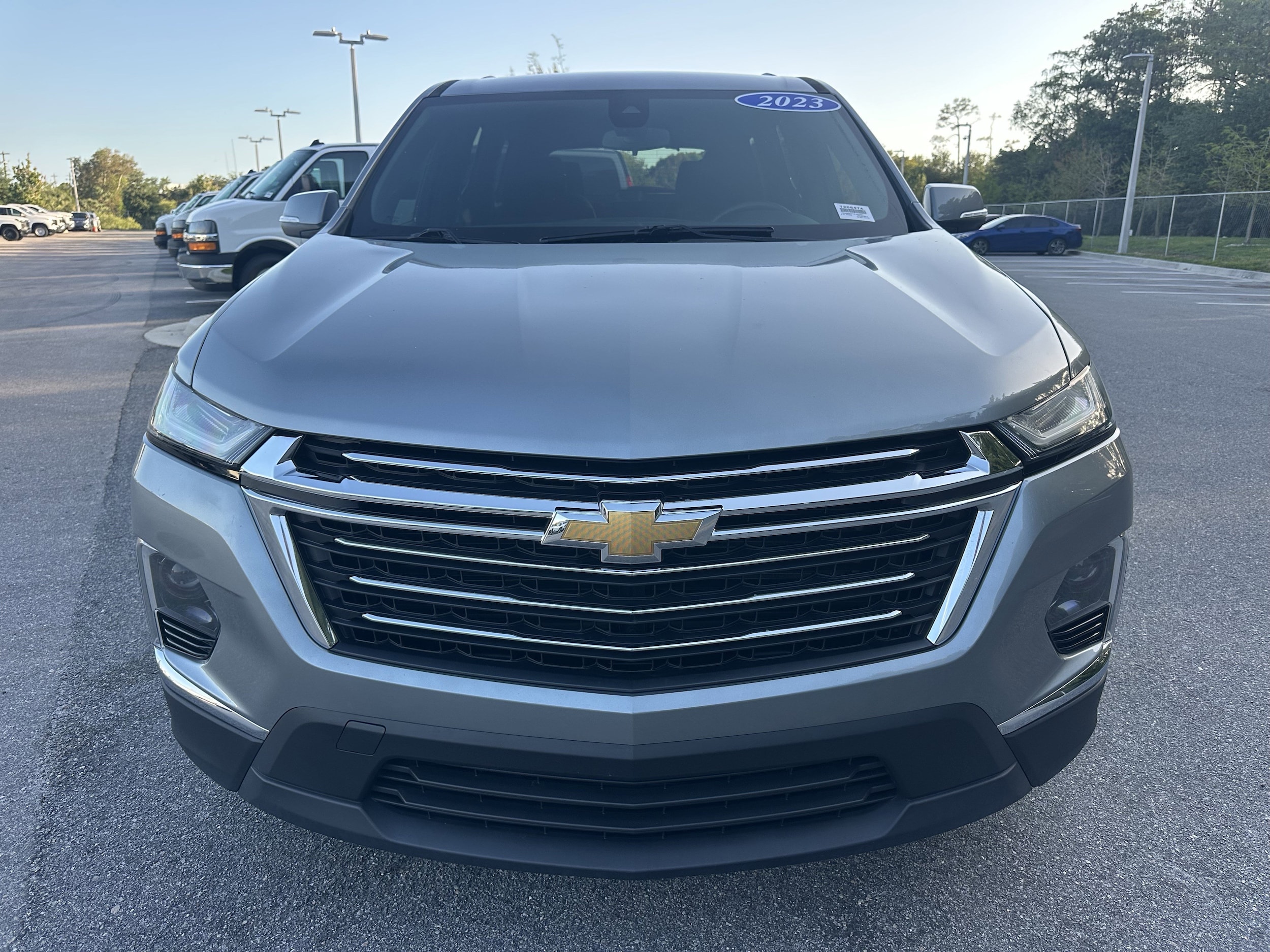 2023 Chevrolet Traverse LT Cloth photo 2