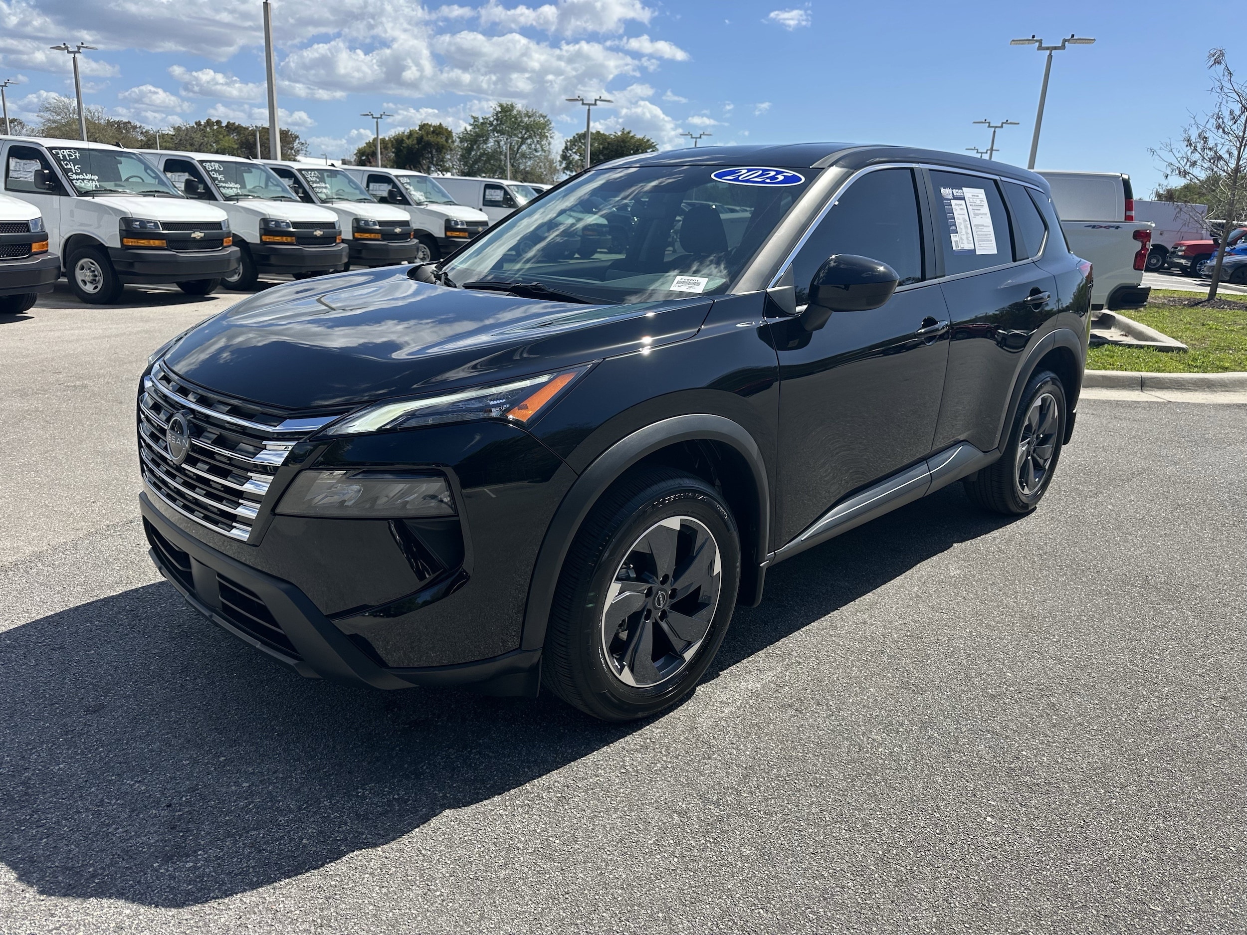 2025 Nissan Rogue SV photo 4