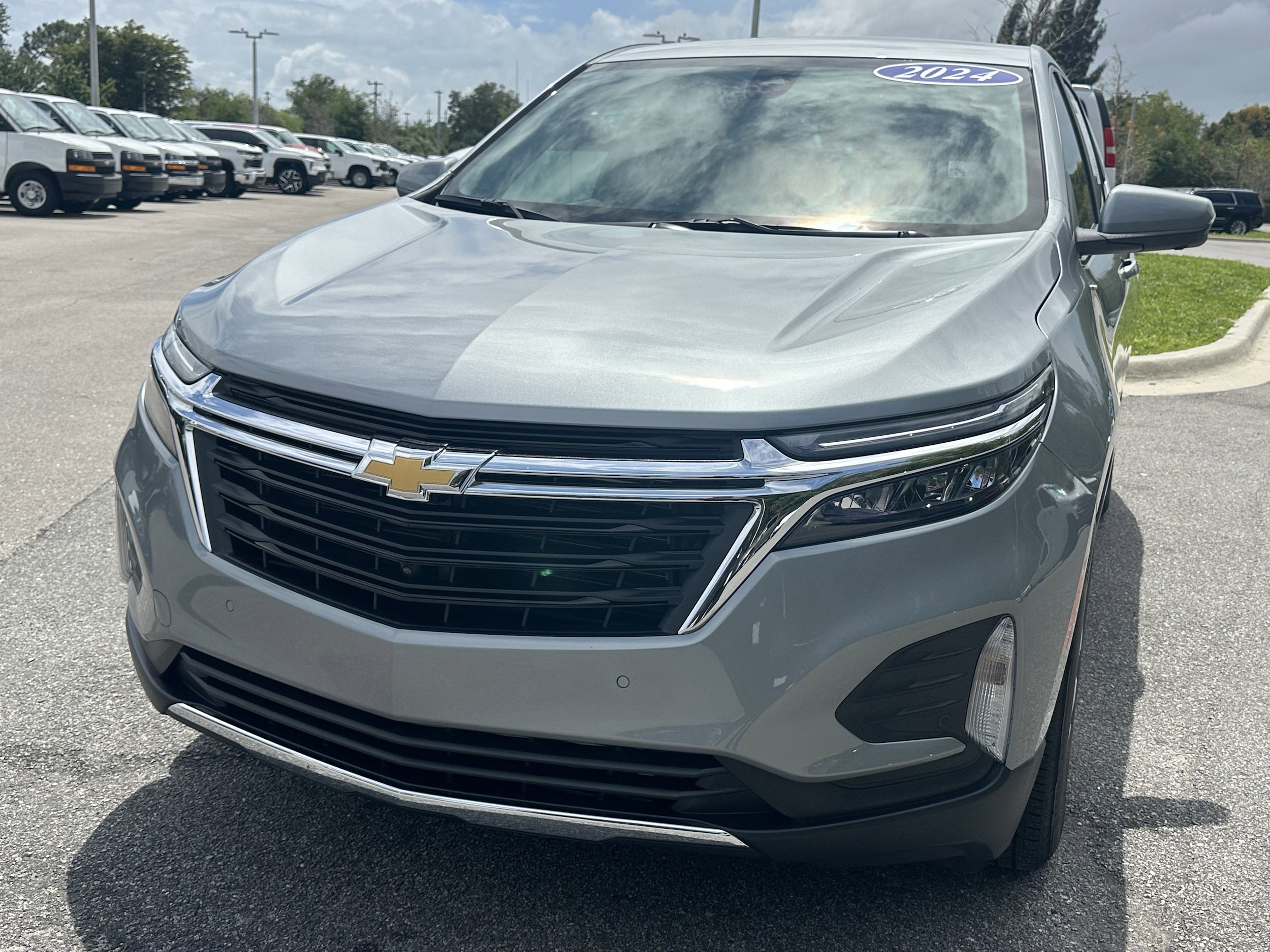 2024 Chevrolet Equinox LT photo 4