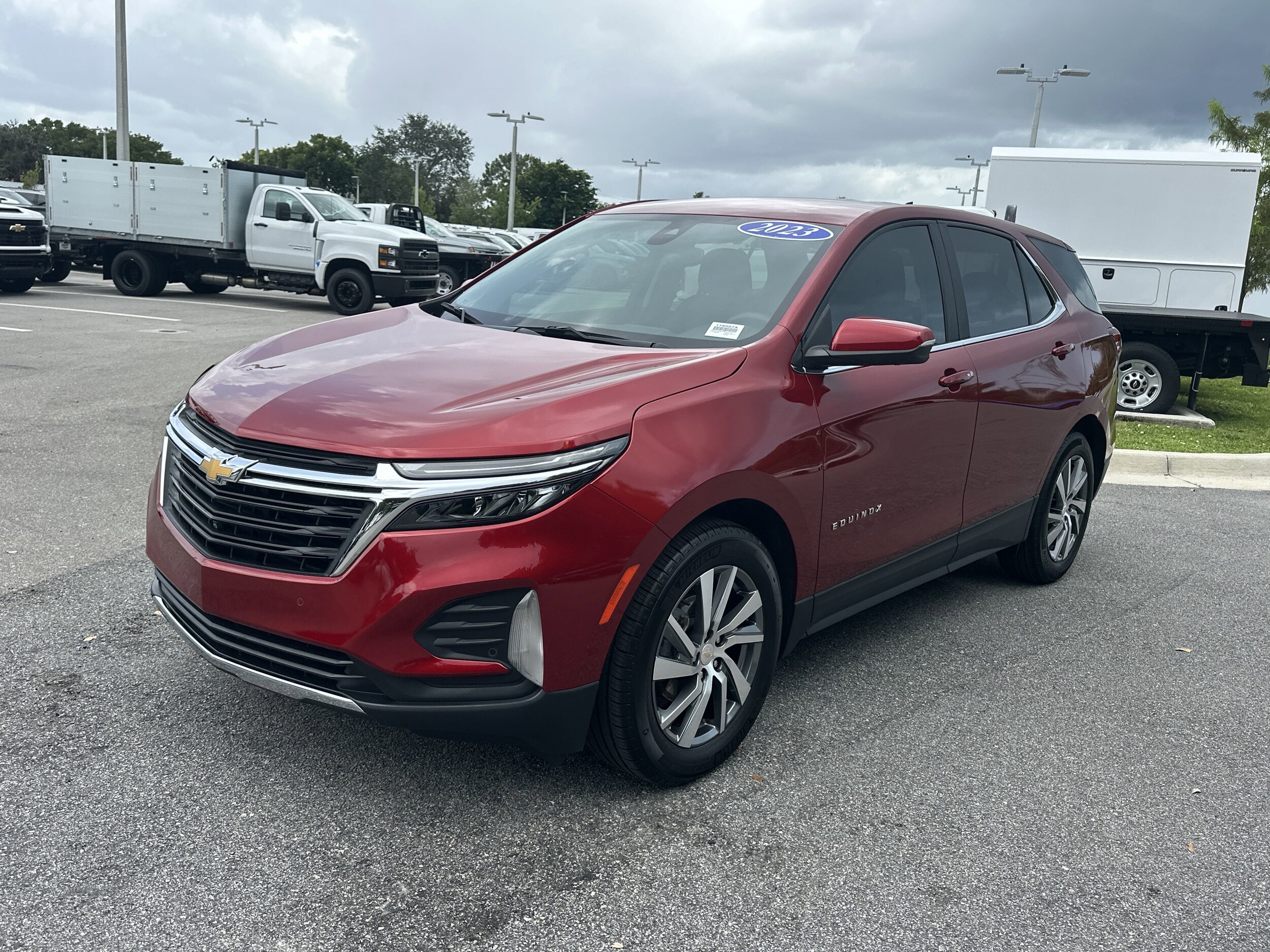 2023 Chevrolet Equinox LT photo 2