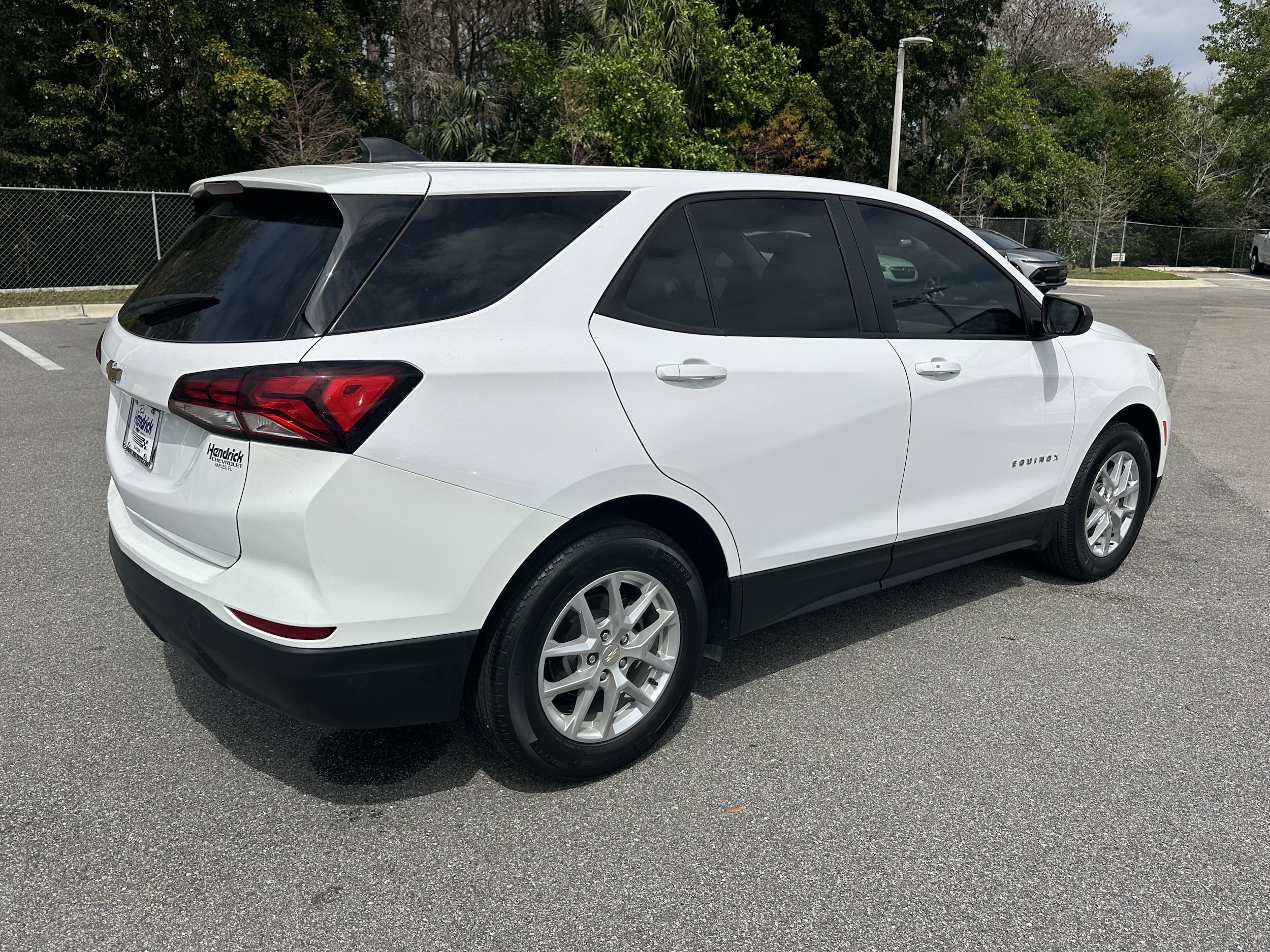 2023 Chevrolet Equinox LS photo 3