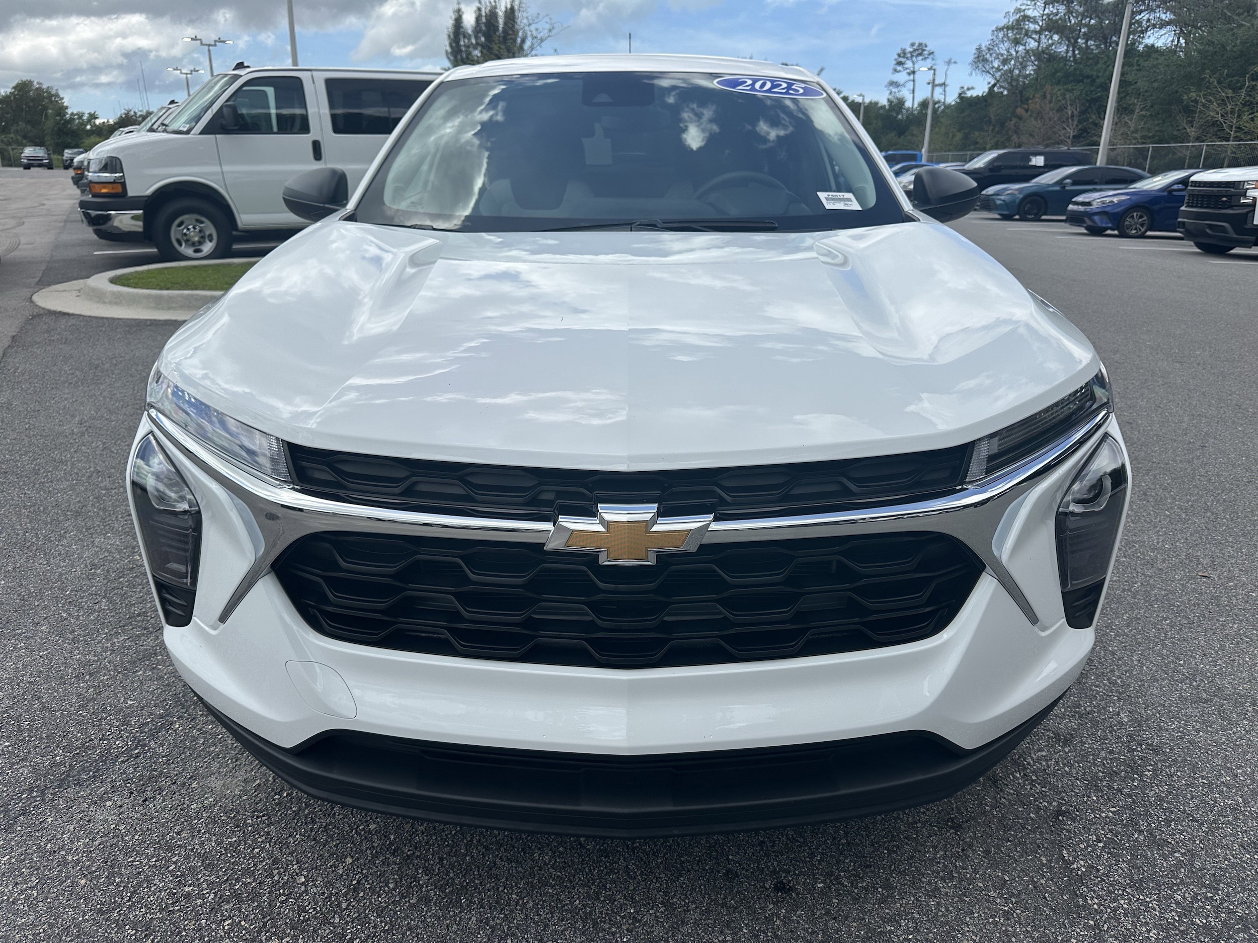 2025 Chevrolet Trax LS photo 2